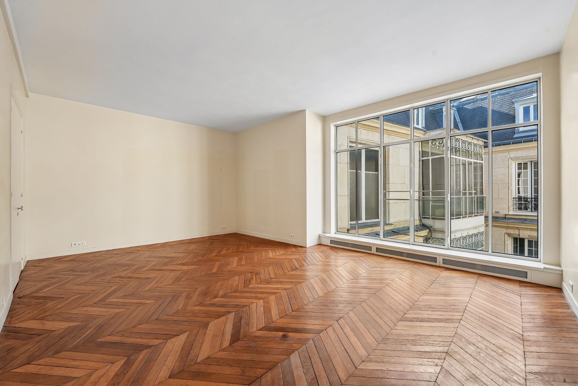 luxury apartment 7 Rooms for sale on PARIS (75008)