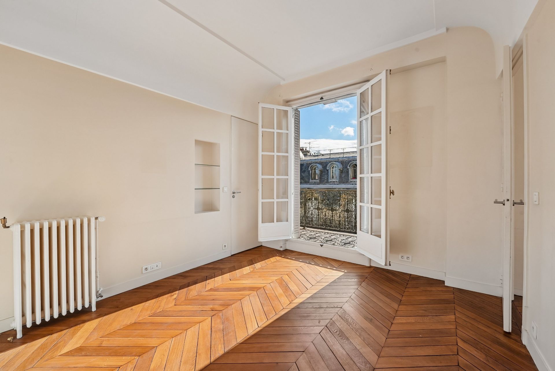 luxury apartment 7 Rooms for sale on PARIS (75008)