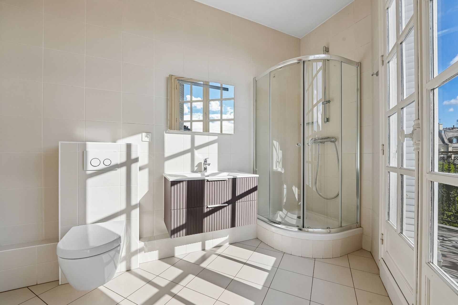 luxury apartment 7 Rooms for sale on PARIS (75008)