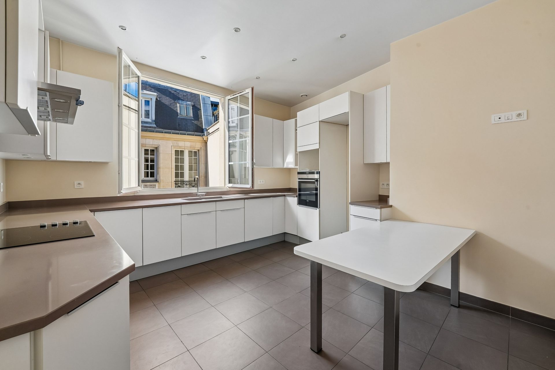 luxury apartment 7 Rooms for sale on PARIS (75008)