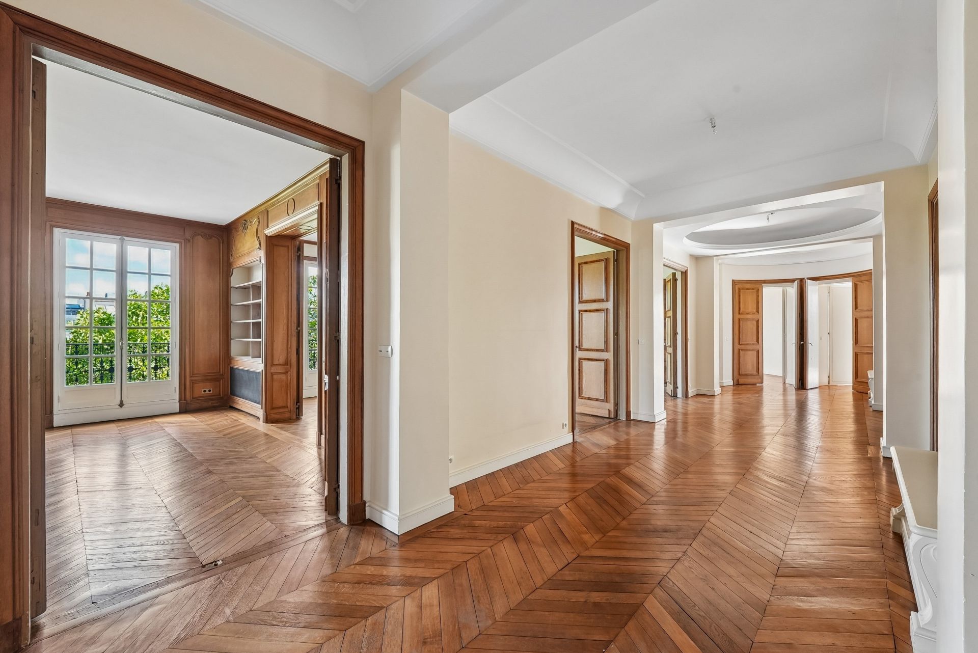 luxury apartment 7 Rooms for sale on PARIS (75008)