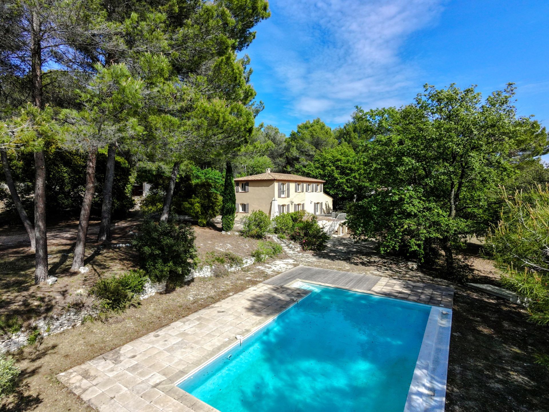 luxury house 6 Rooms for sale on EGUILLES (13510)