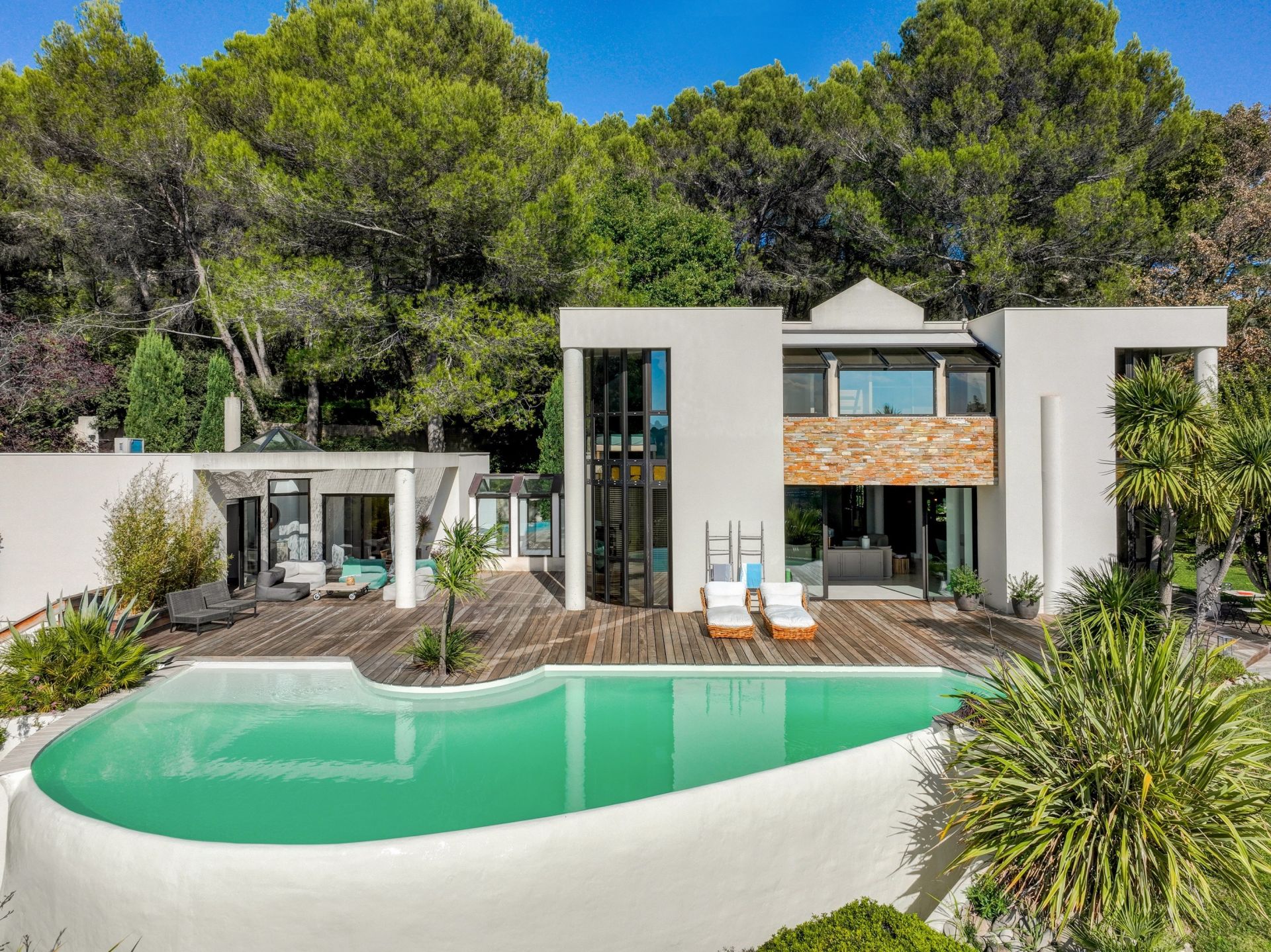 maison de luxe 6 Pièces en vente sur EGUILLES (13510)