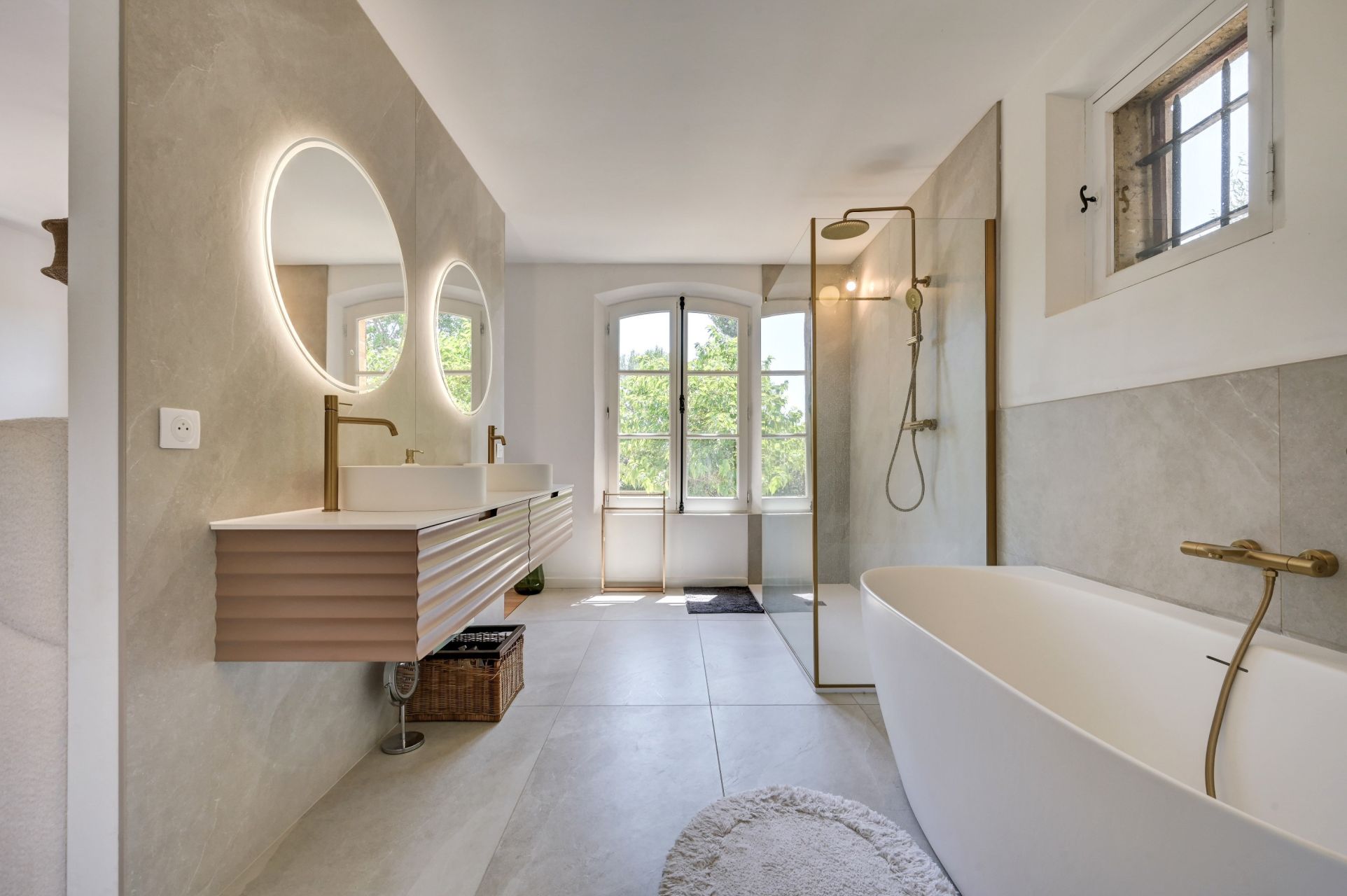 luxury house 7 Rooms for sale on AIX EN PROVENCE (13100)