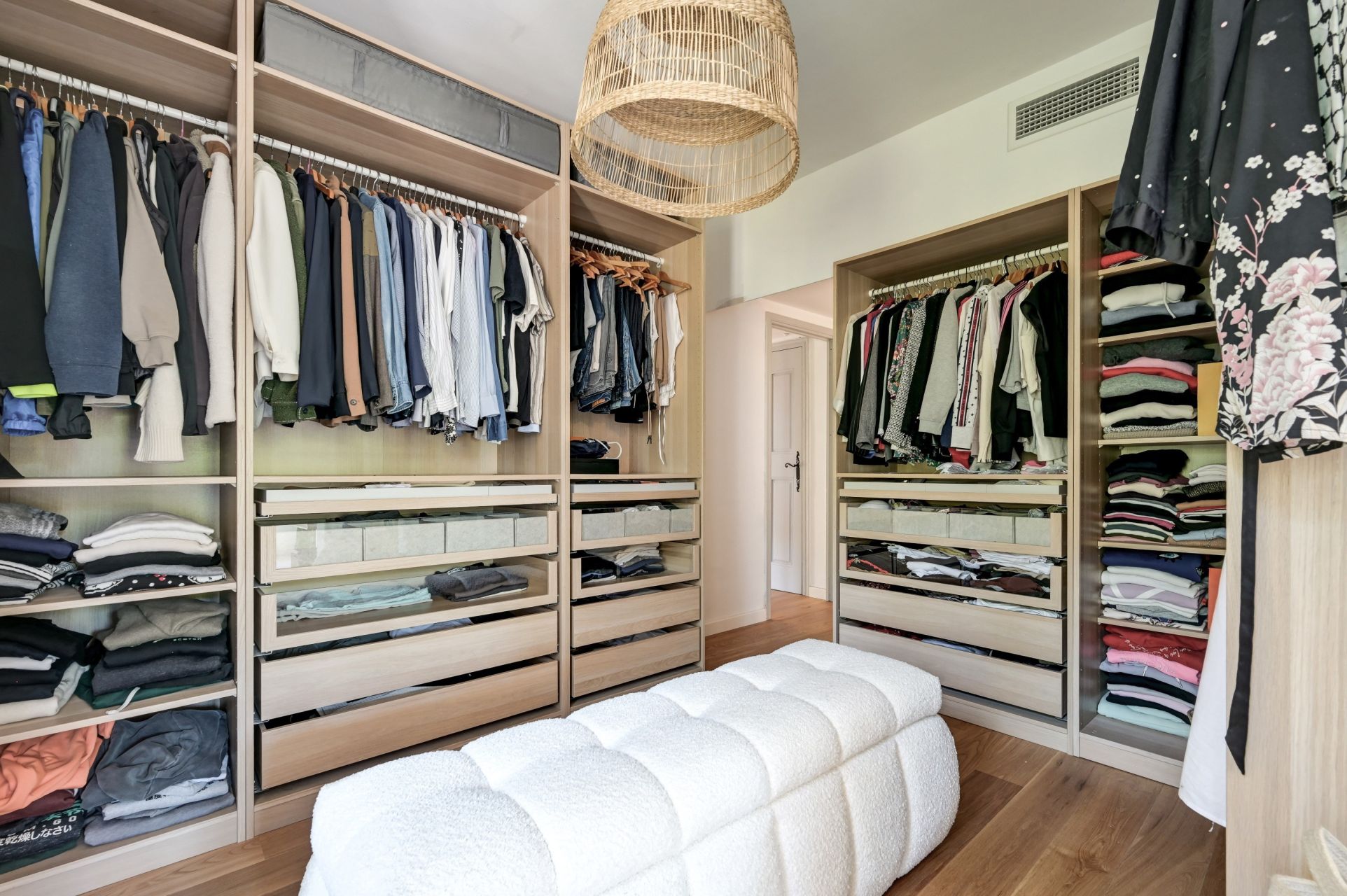 luxury house 7 Rooms for sale on AIX EN PROVENCE (13100)