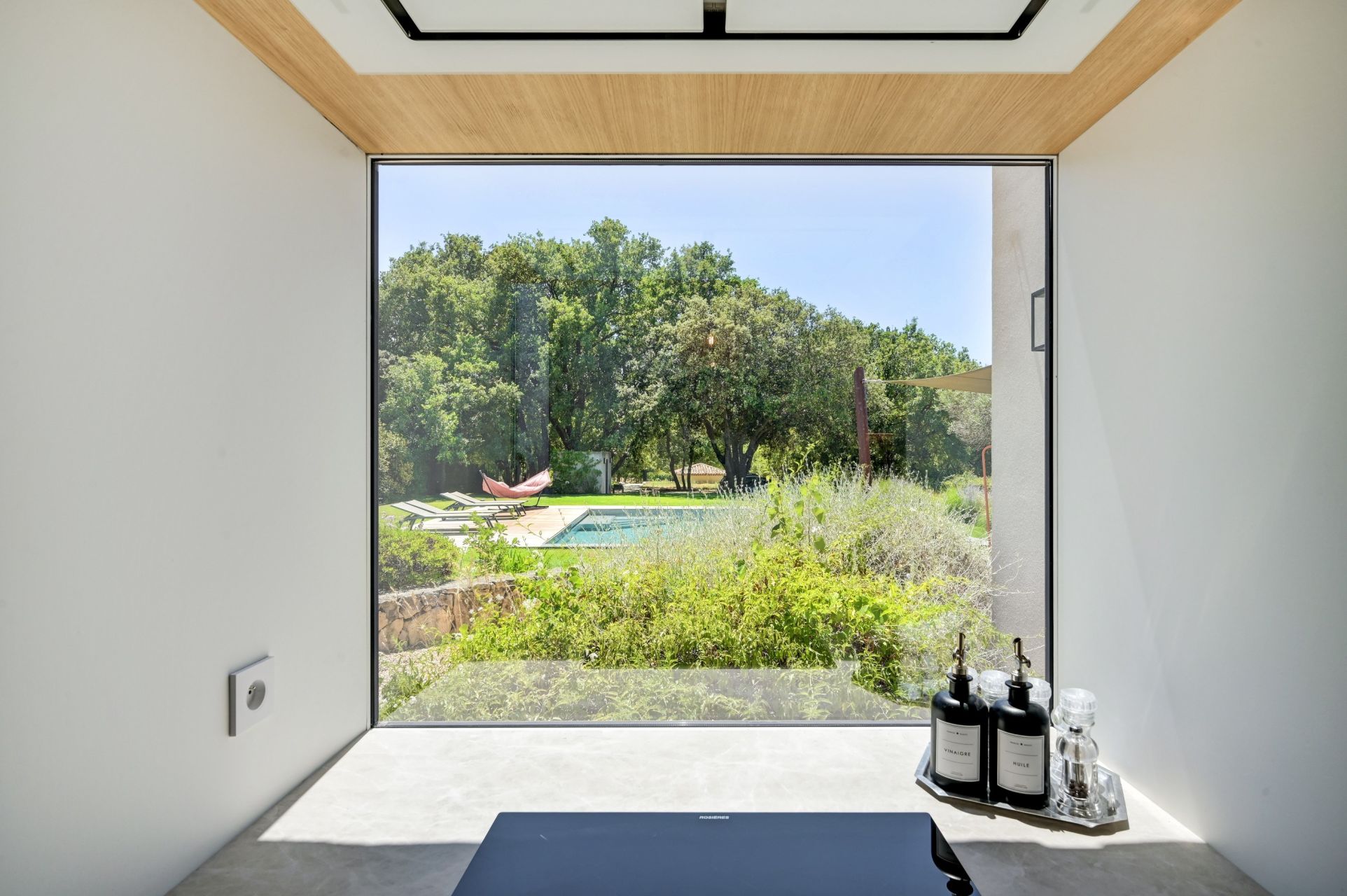 luxury house 6 Rooms for sale on AIX EN PROVENCE (13100)
