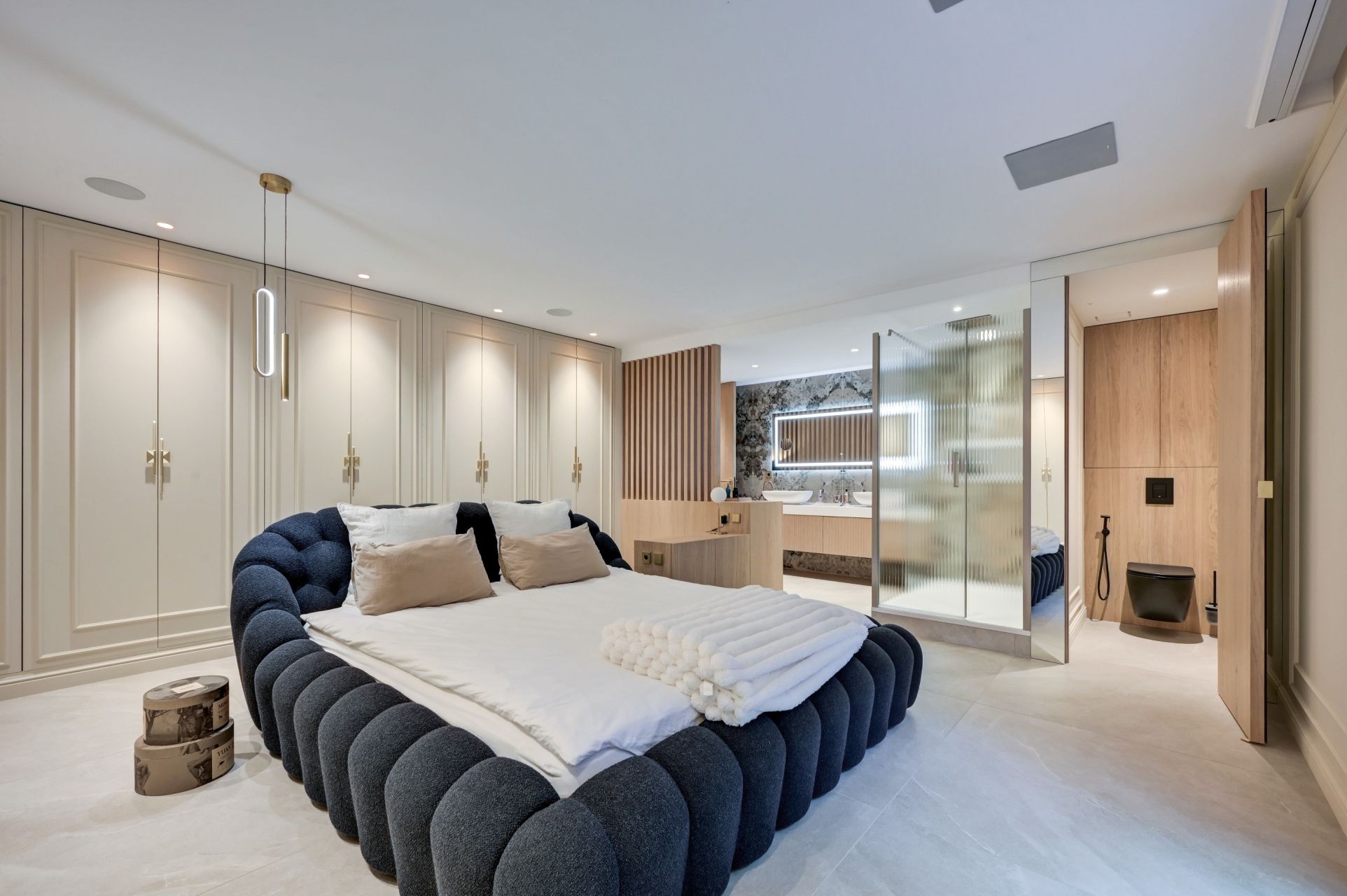 luxury house 6 Rooms for sale on AIX EN PROVENCE (13100)