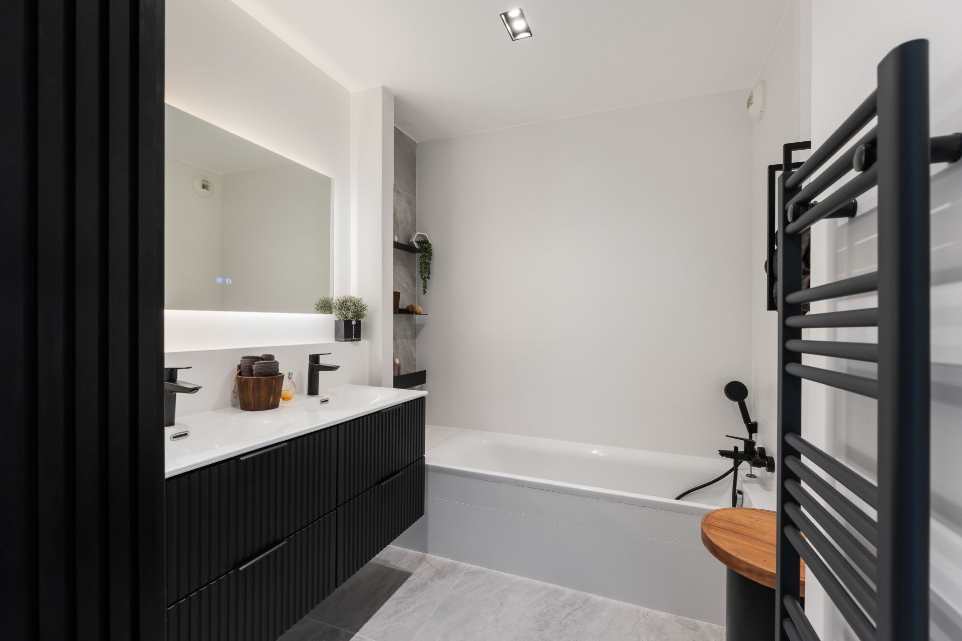 luxury apartment 4 Rooms for sale on MONTPELLIER (34000)