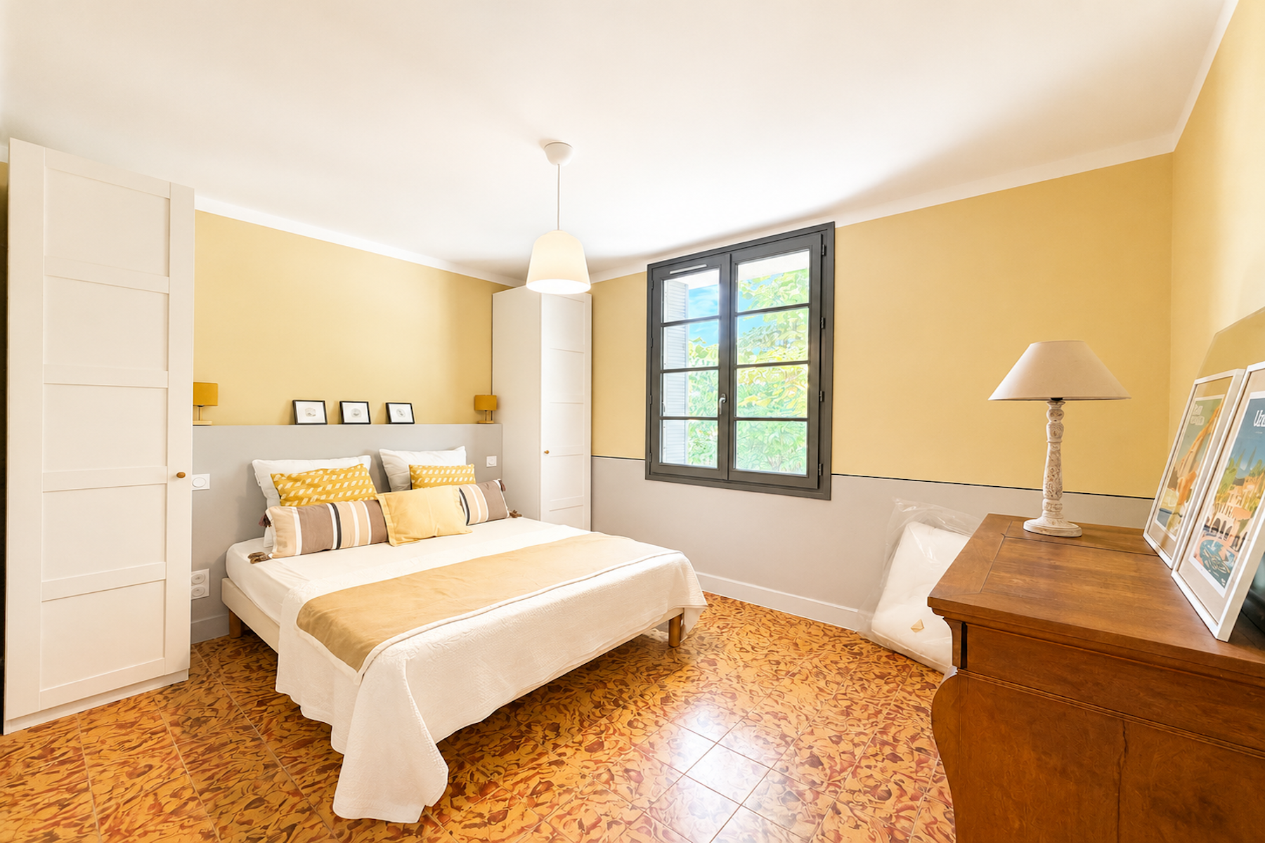 luxury house 5 Rooms for sale on UZES (30700)