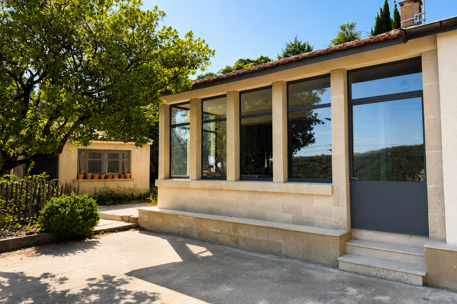 luxury house 5 Rooms for sale on UZES (30700)