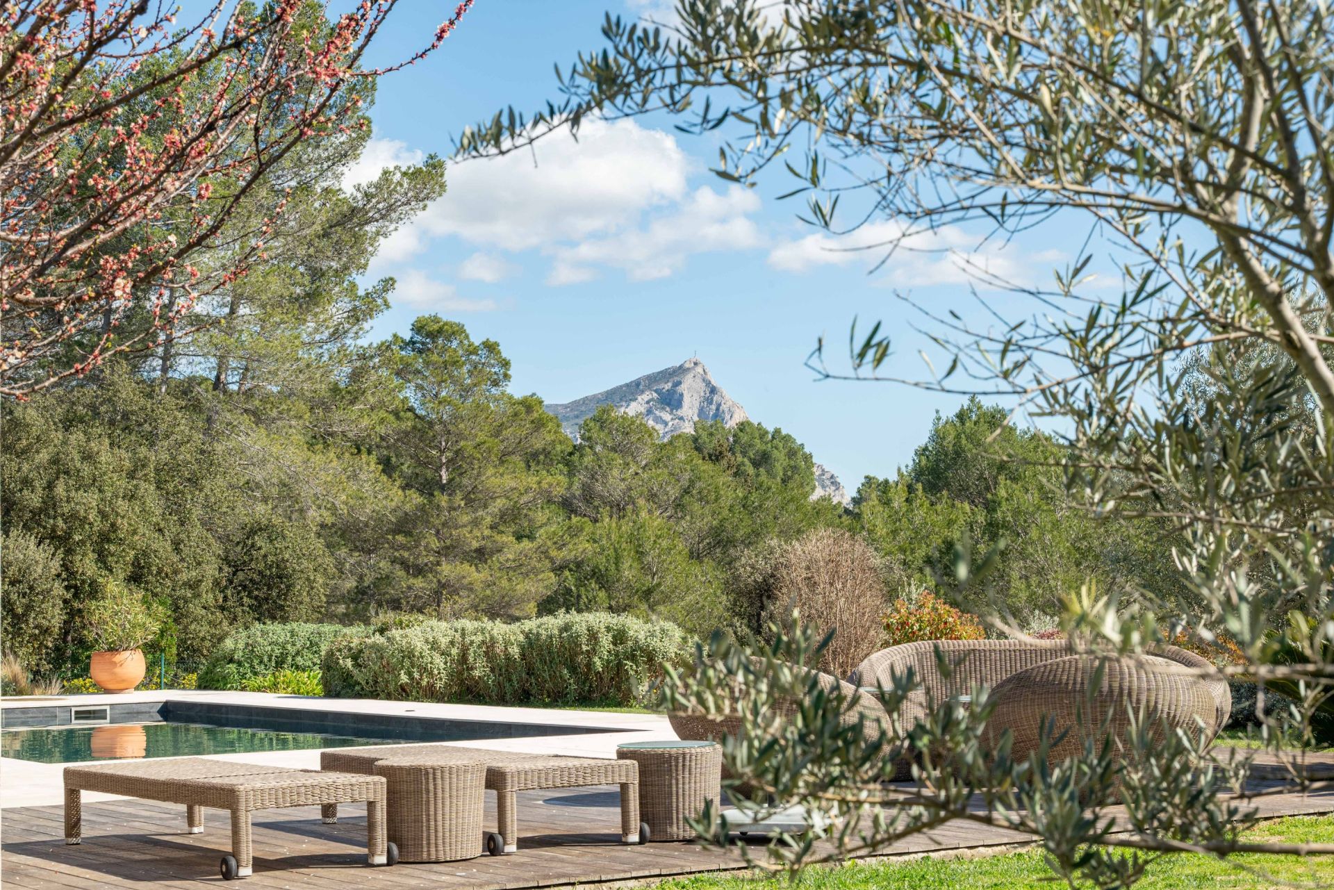 luxury house 5 Rooms for sale on AIX EN PROVENCE (13100)