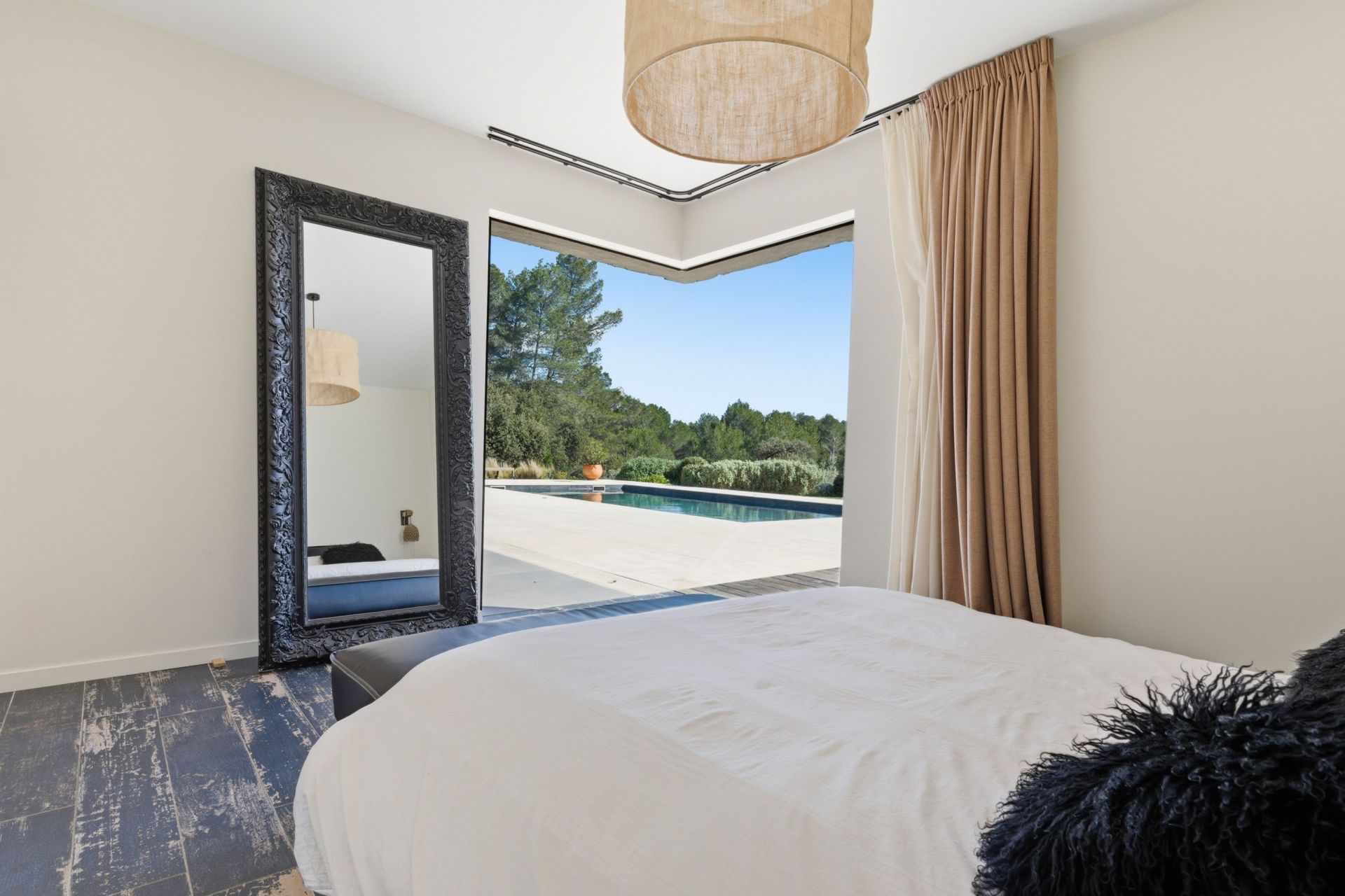 luxury house 5 Rooms for sale on AIX EN PROVENCE (13100)