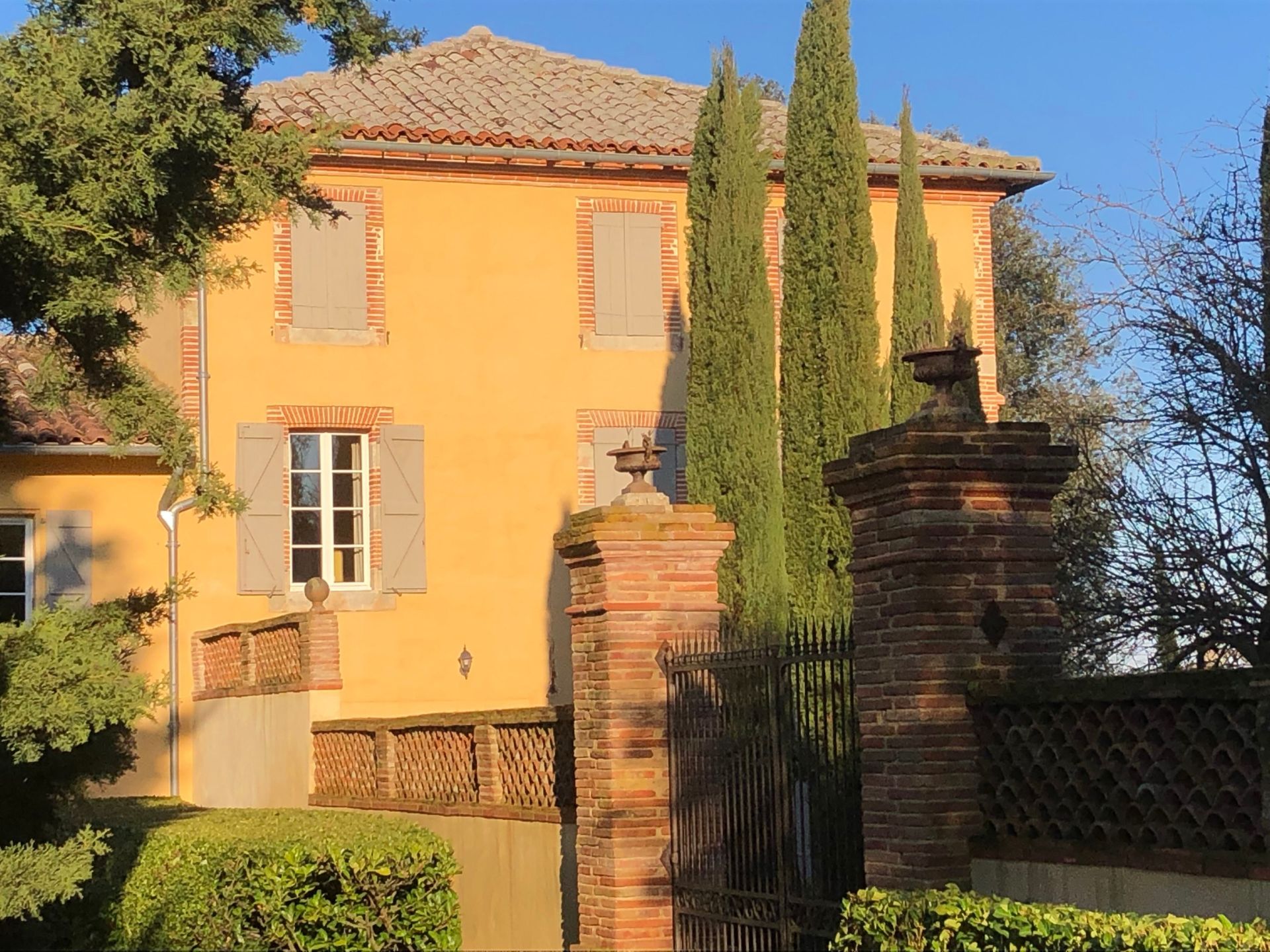 luxury house 10 Rooms for sale on LAVAUR (81500)