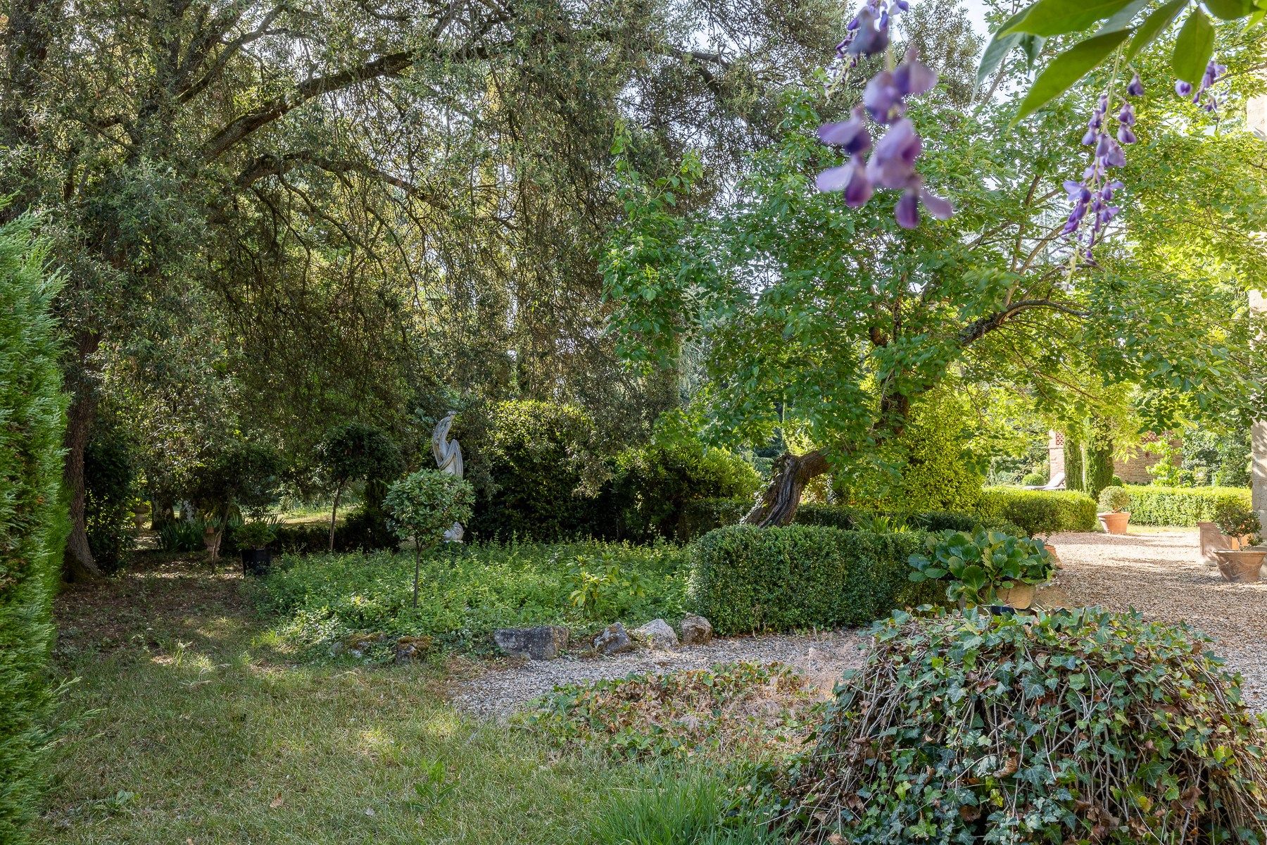 luxury house 10 Rooms for sale on LAVAUR (81500)