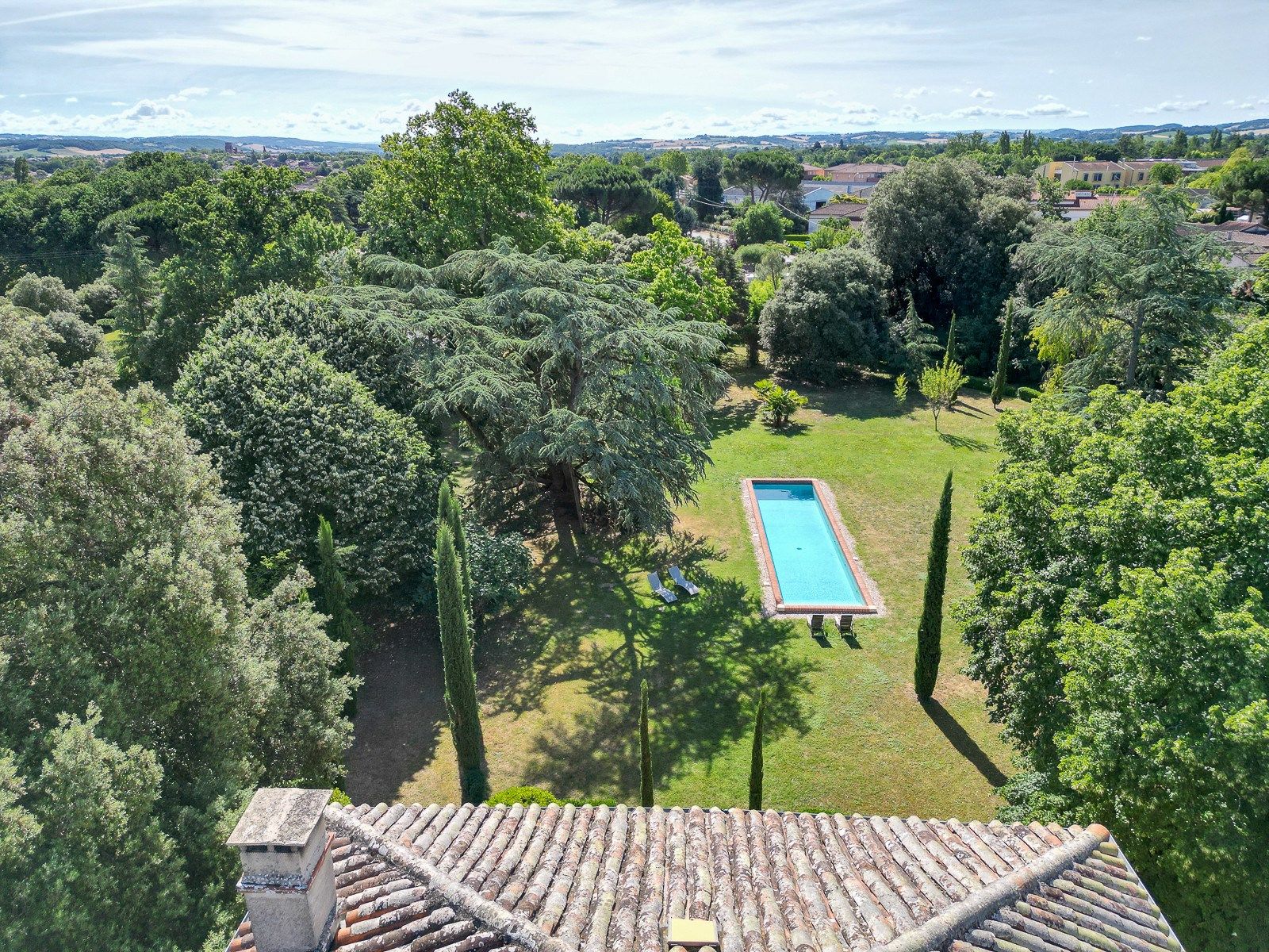 luxury house 10 Rooms for sale on LAVAUR (81500)