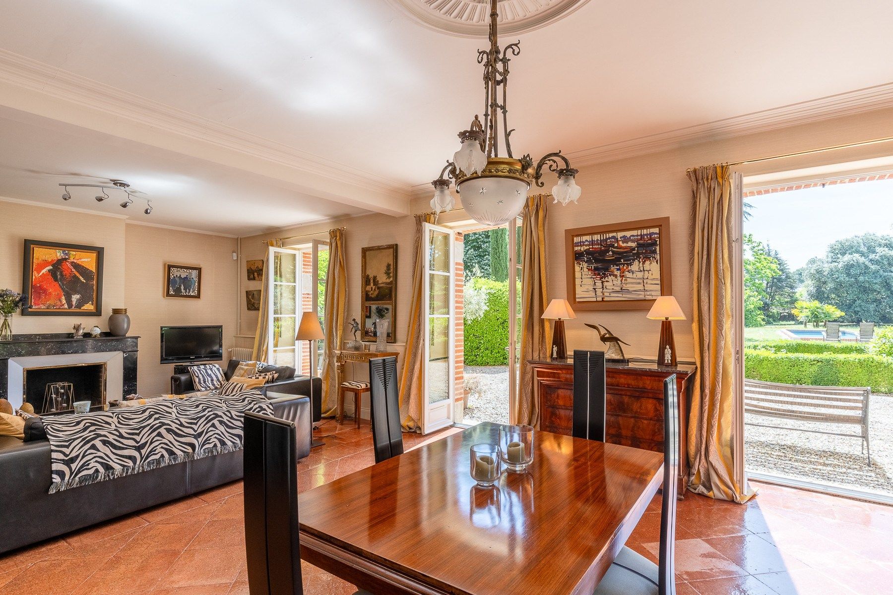 luxury house 10 Rooms for sale on LAVAUR (81500)