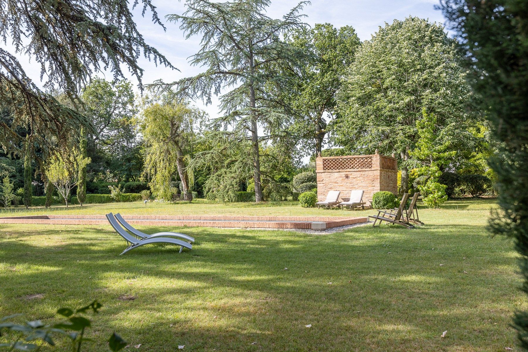 luxury house 10 Rooms for sale on LAVAUR (81500)