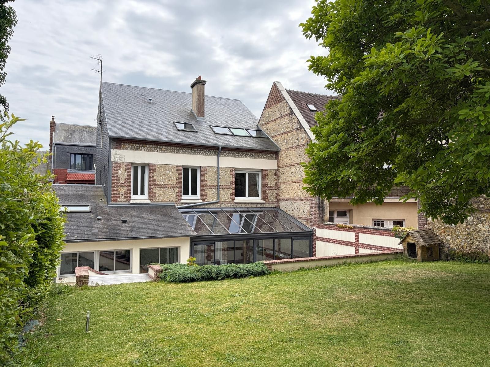 luxury house 11 Rooms for sale on FECAMP (76400)
