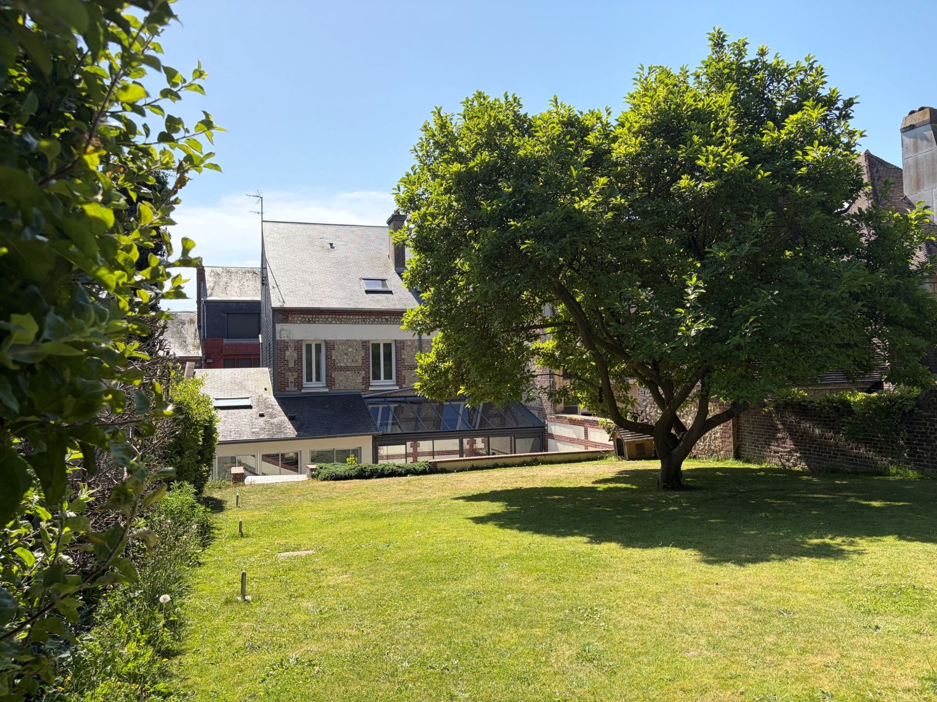 luxury house 11 Rooms for sale on FECAMP (76400)