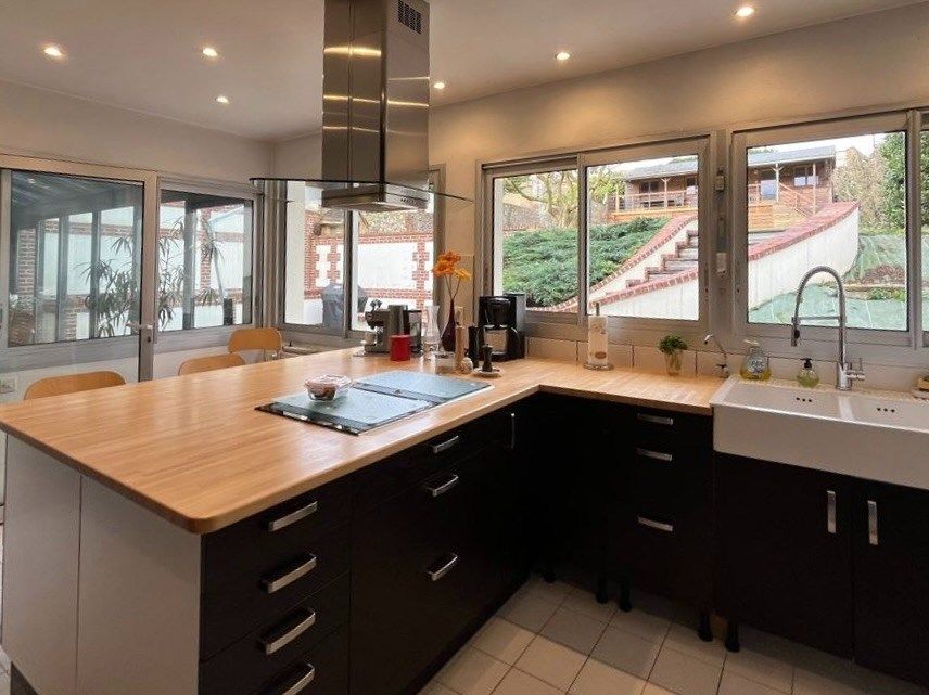 luxury house 11 Rooms for sale on FECAMP (76400)