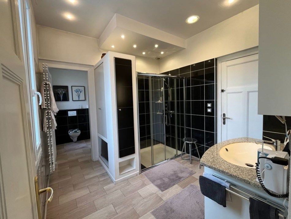 luxury house 11 Rooms for sale on FECAMP (76400)