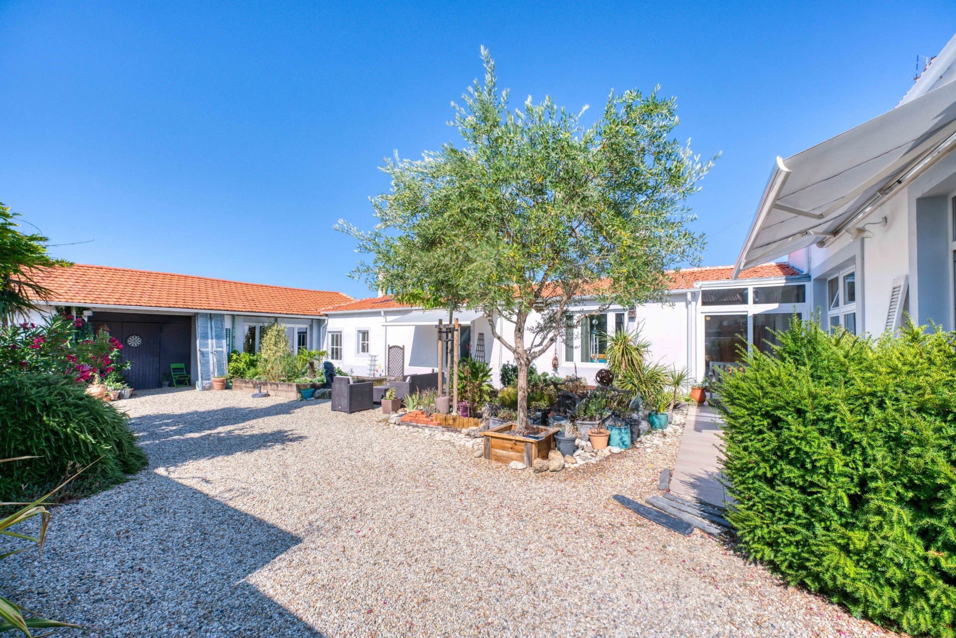 luxury house 7 Rooms for sale on BOURCEFRANC LE CHAPUS (17560)