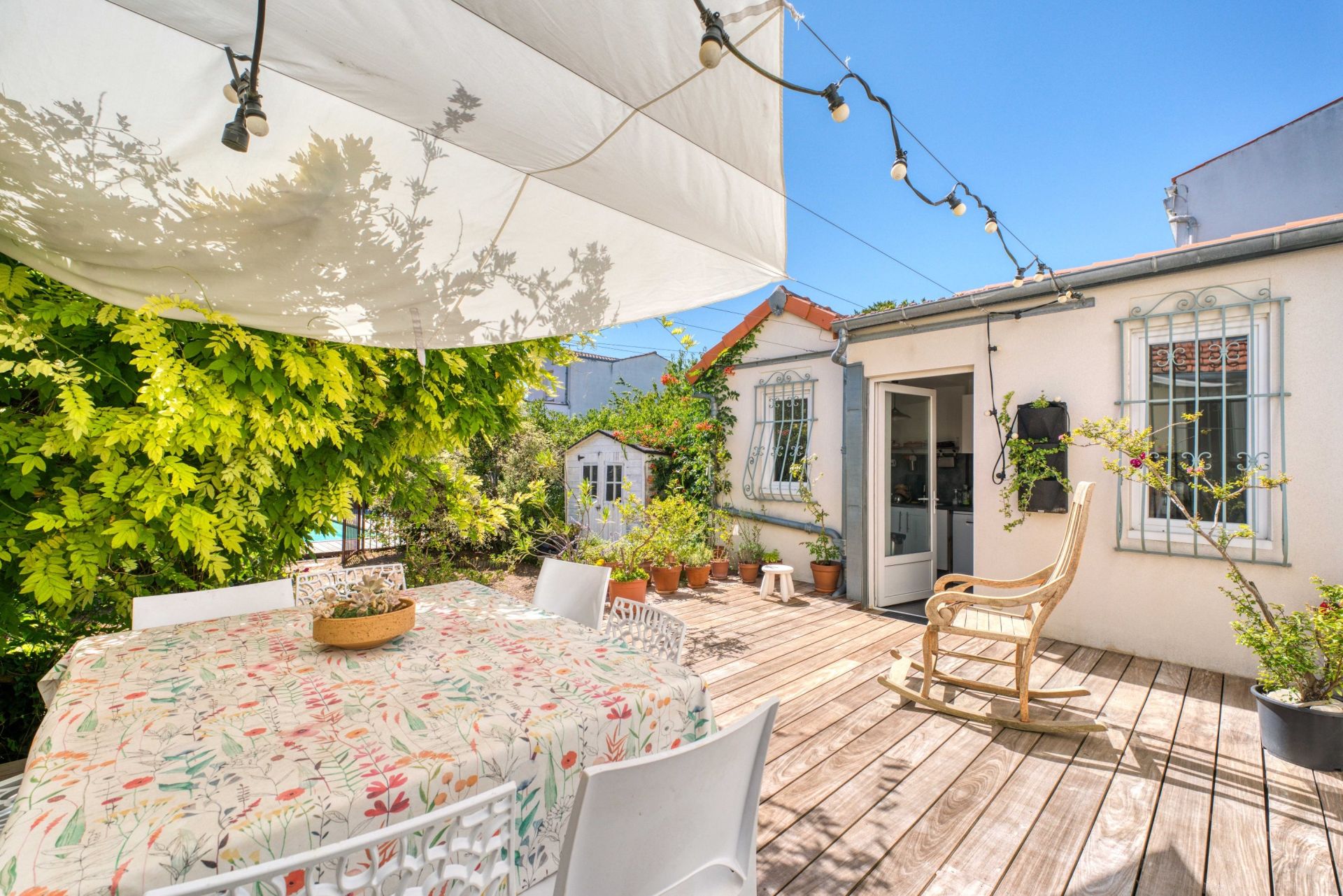 luxury house 8 Rooms for sale on LA ROCHELLE (17000)