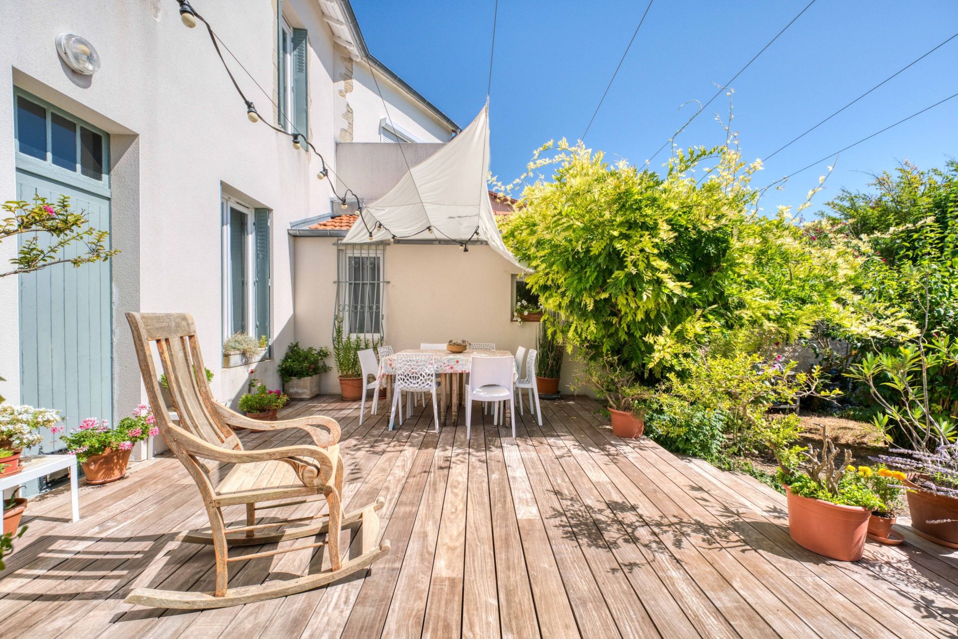 luxury house 8 Rooms for sale on LA ROCHELLE (17000)