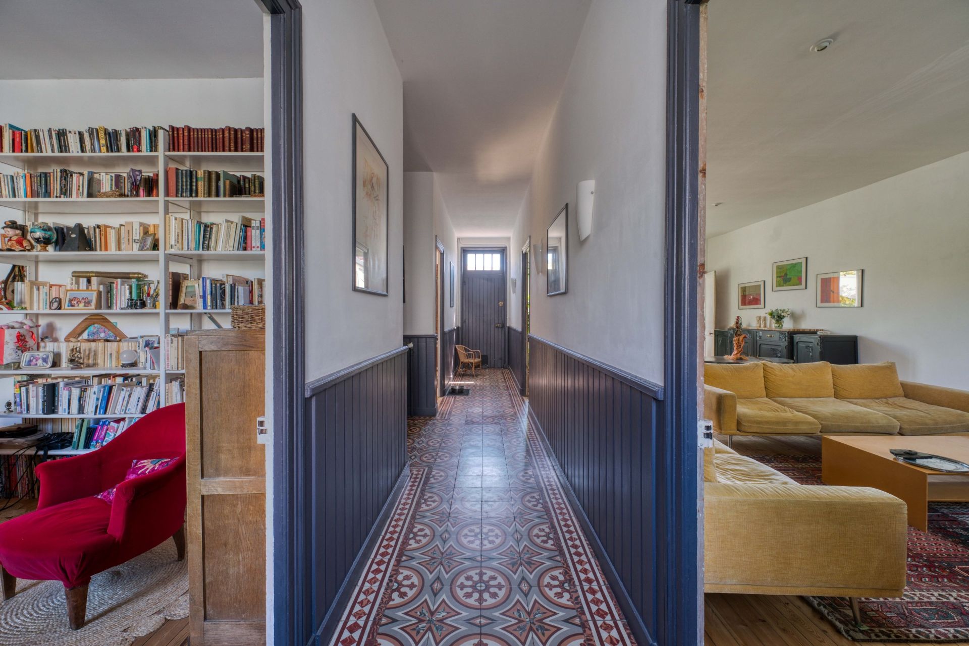 luxury house 8 Rooms for sale on LA ROCHELLE (17000)