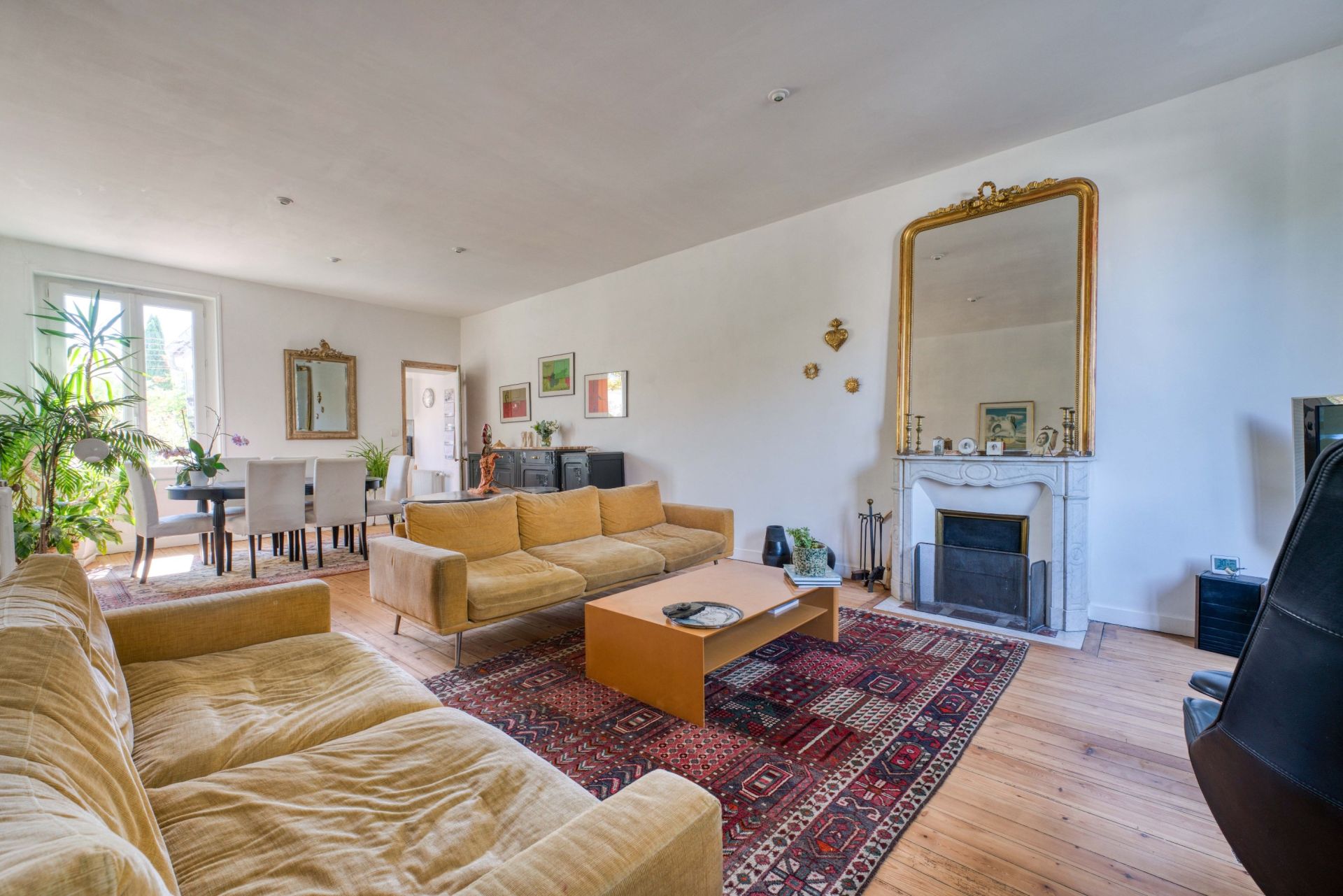 luxury house 8 Rooms for sale on LA ROCHELLE (17000)