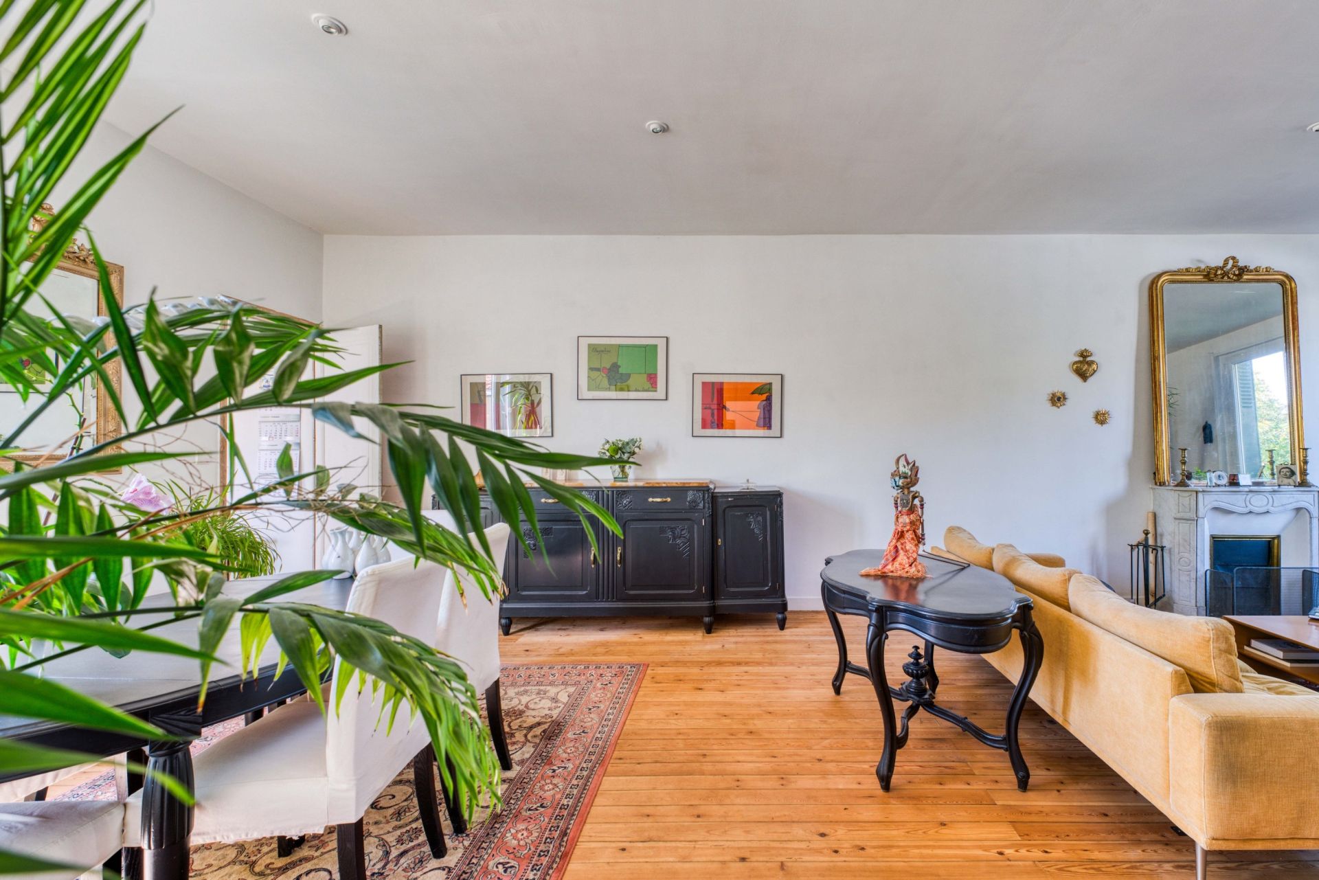 luxury house 8 Rooms for sale on LA ROCHELLE (17000)
