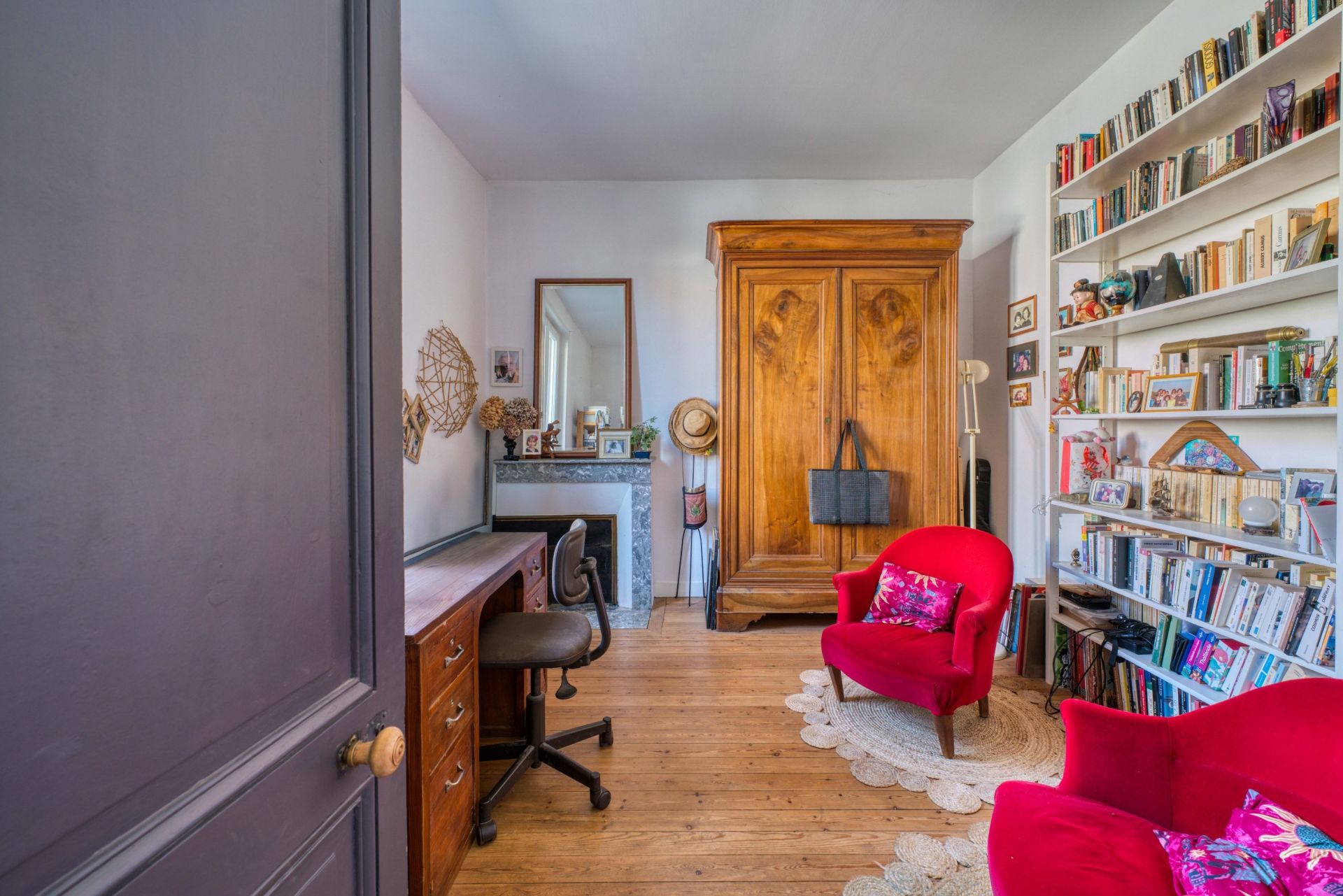 luxury house 8 Rooms for sale on LA ROCHELLE (17000)