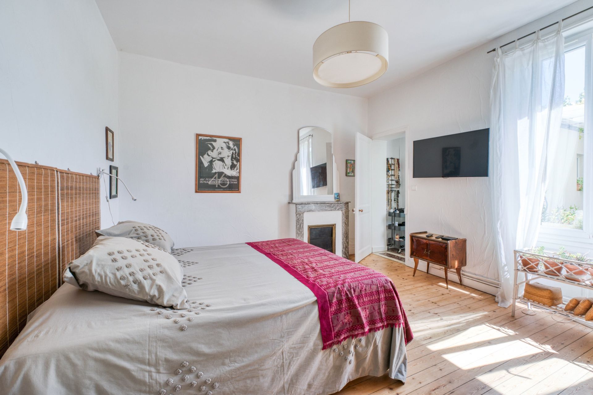 luxury house 8 Rooms for sale on LA ROCHELLE (17000)