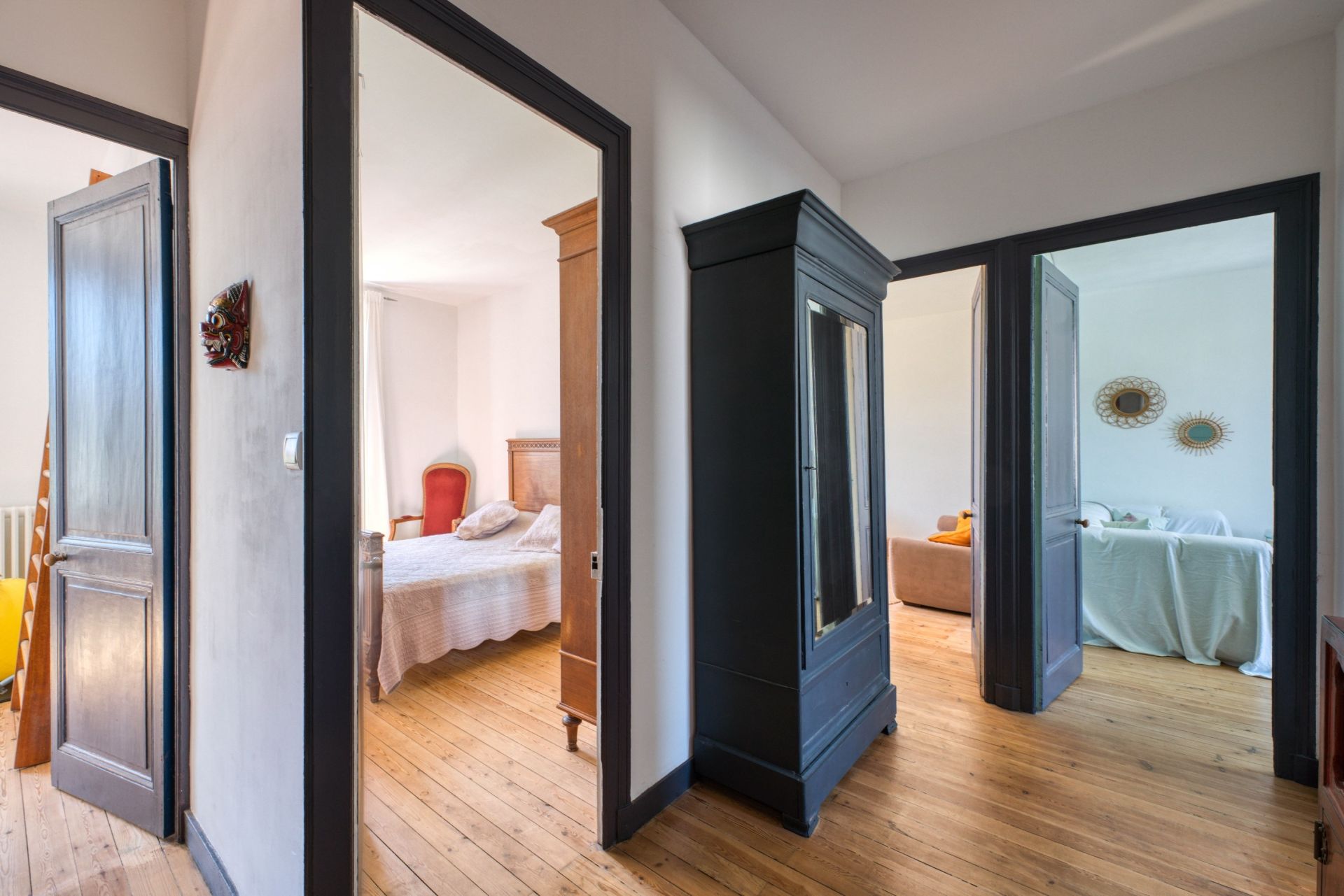 luxury house 8 Rooms for sale on LA ROCHELLE (17000)