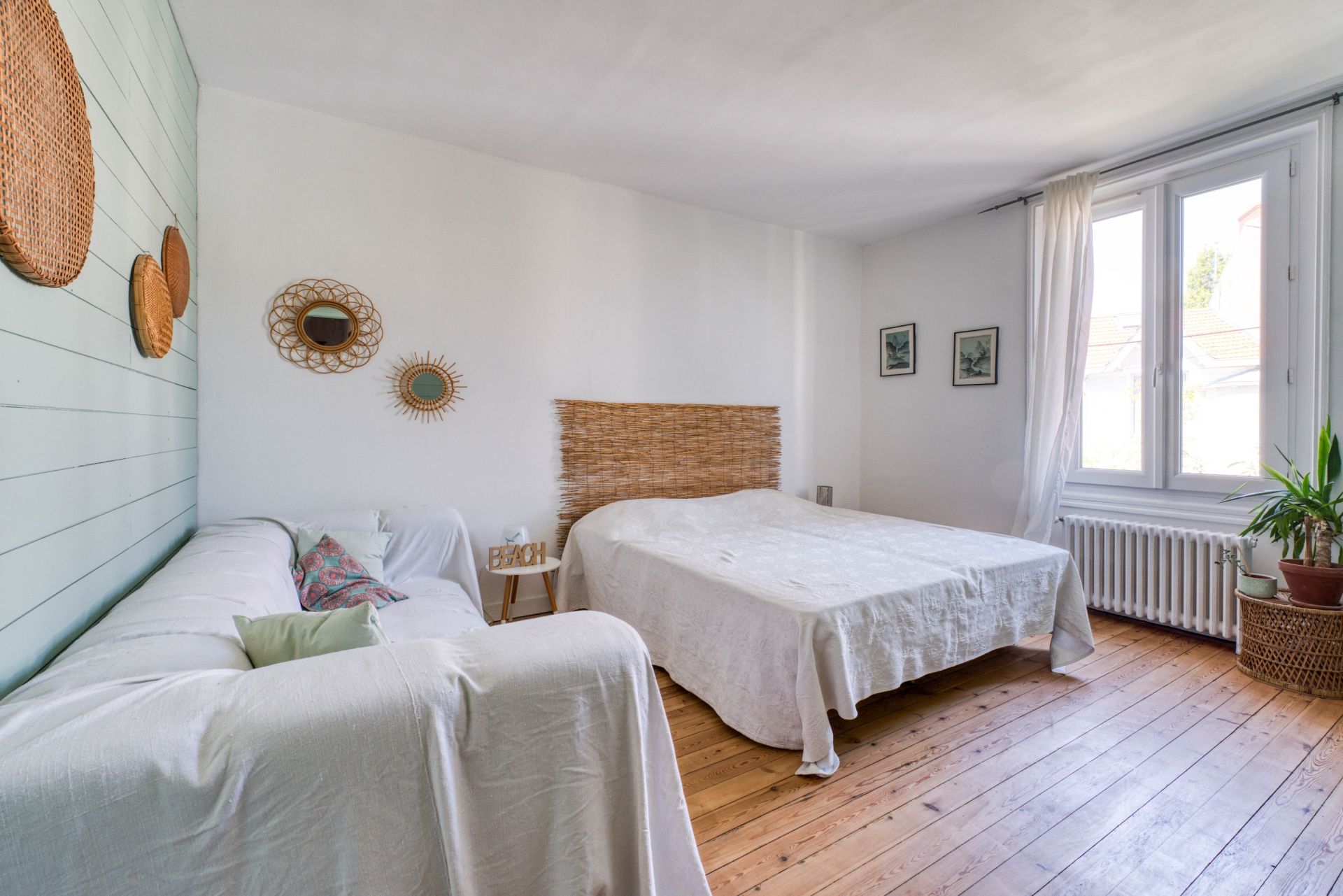 luxury house 8 Rooms for sale on LA ROCHELLE (17000)