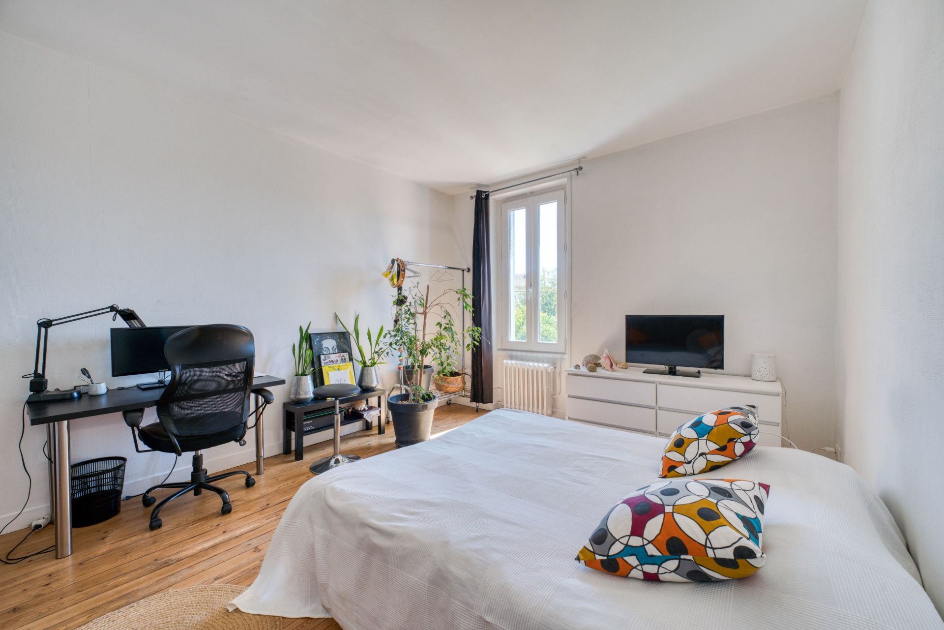 luxury house 8 Rooms for sale on LA ROCHELLE (17000)