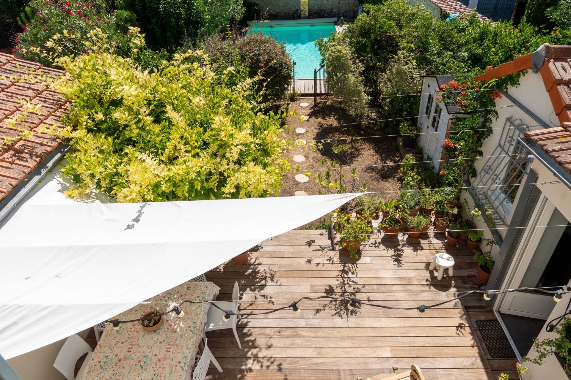 luxury house 8 Rooms for sale on LA ROCHELLE (17000)