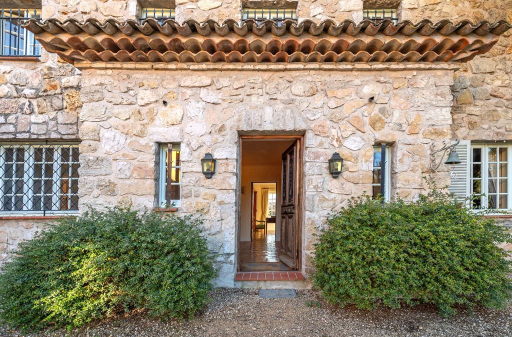 bastide 12 Pièces en vente sur CHATEAUNEUF GRASSE (06740)