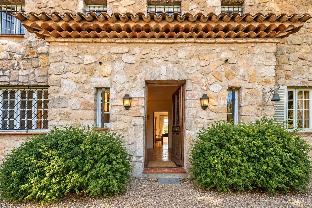 bastide 12 Pièces en vente sur CHATEAUNEUF GRASSE (06740)