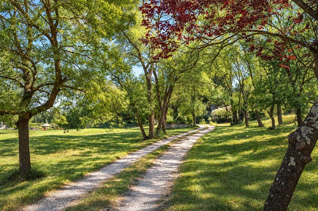 bastide 12 Pièces en vente sur CHATEAUNEUF GRASSE (06740)