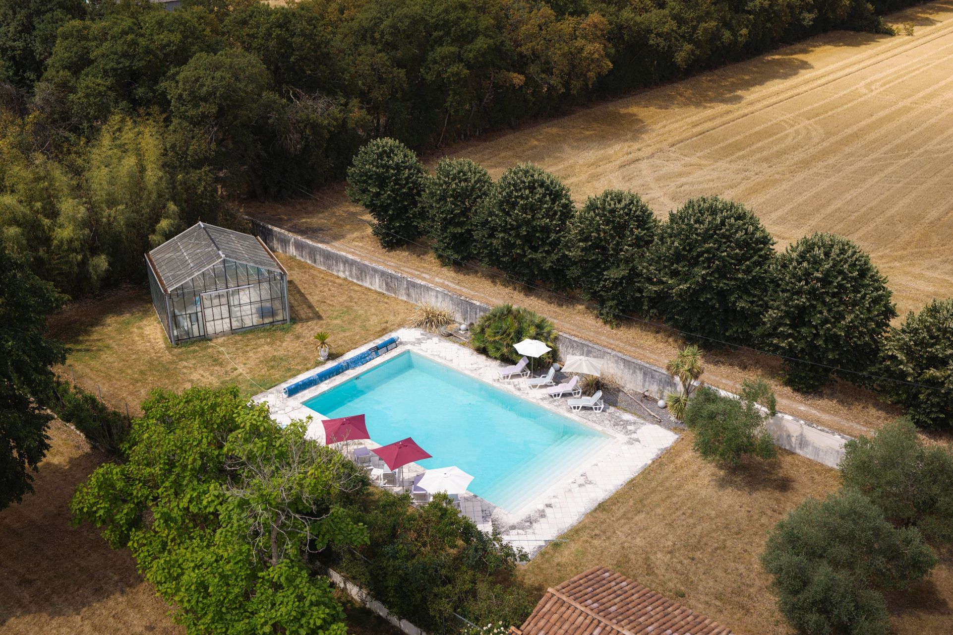 luxury house 17 Rooms for sale on ST HIPPOLYTE (17430)