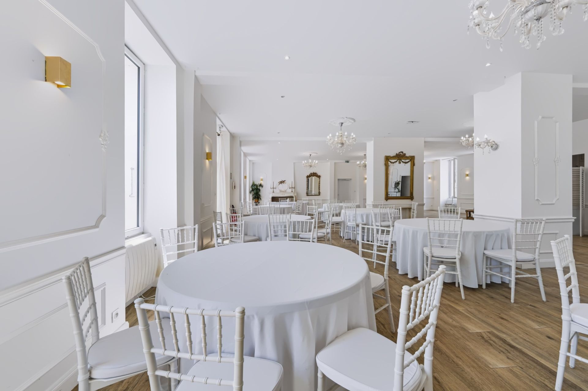 luxury house 17 Rooms for sale on ST HIPPOLYTE (17430)