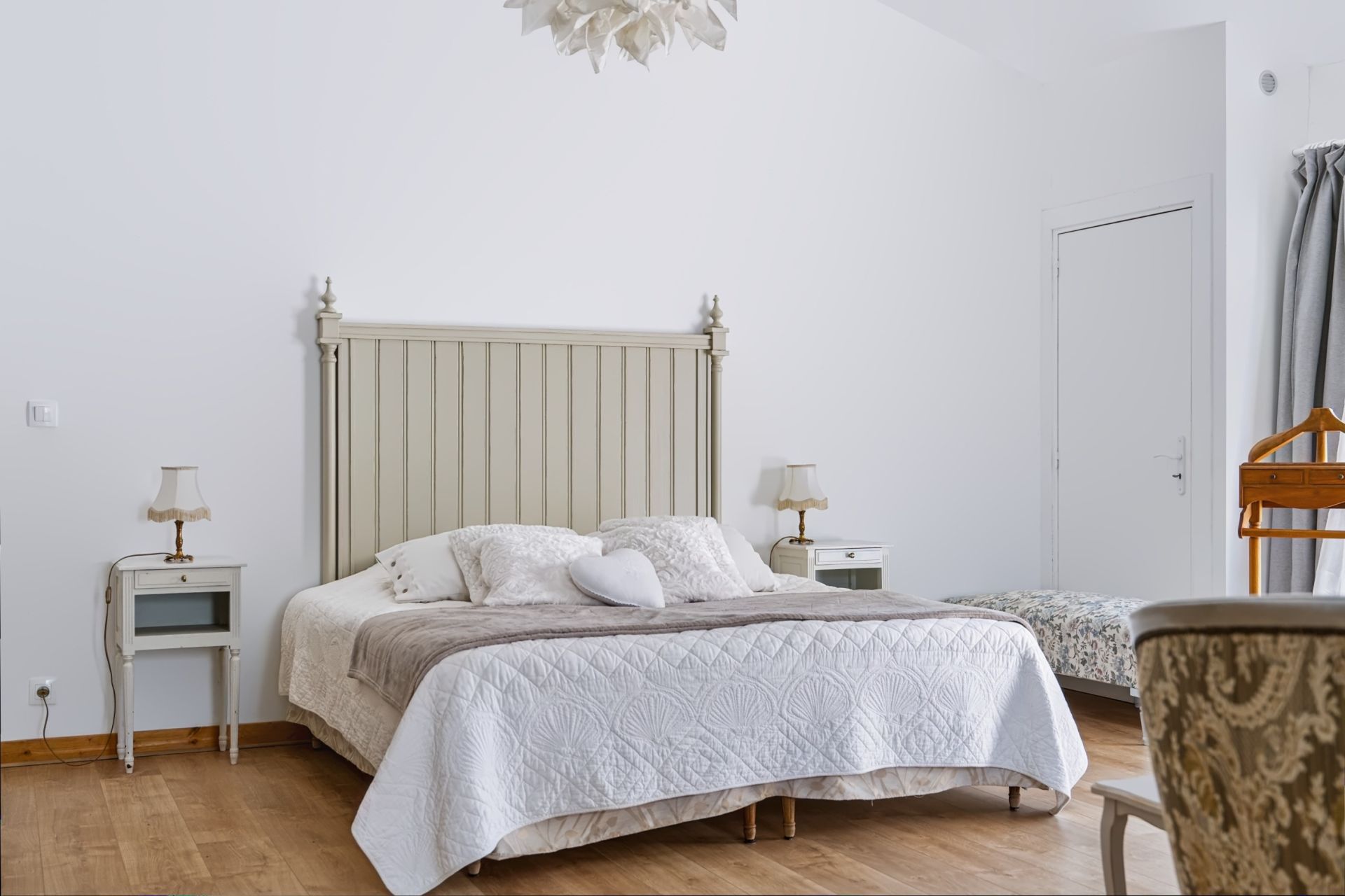 luxury house 17 Rooms for sale on ST HIPPOLYTE (17430)