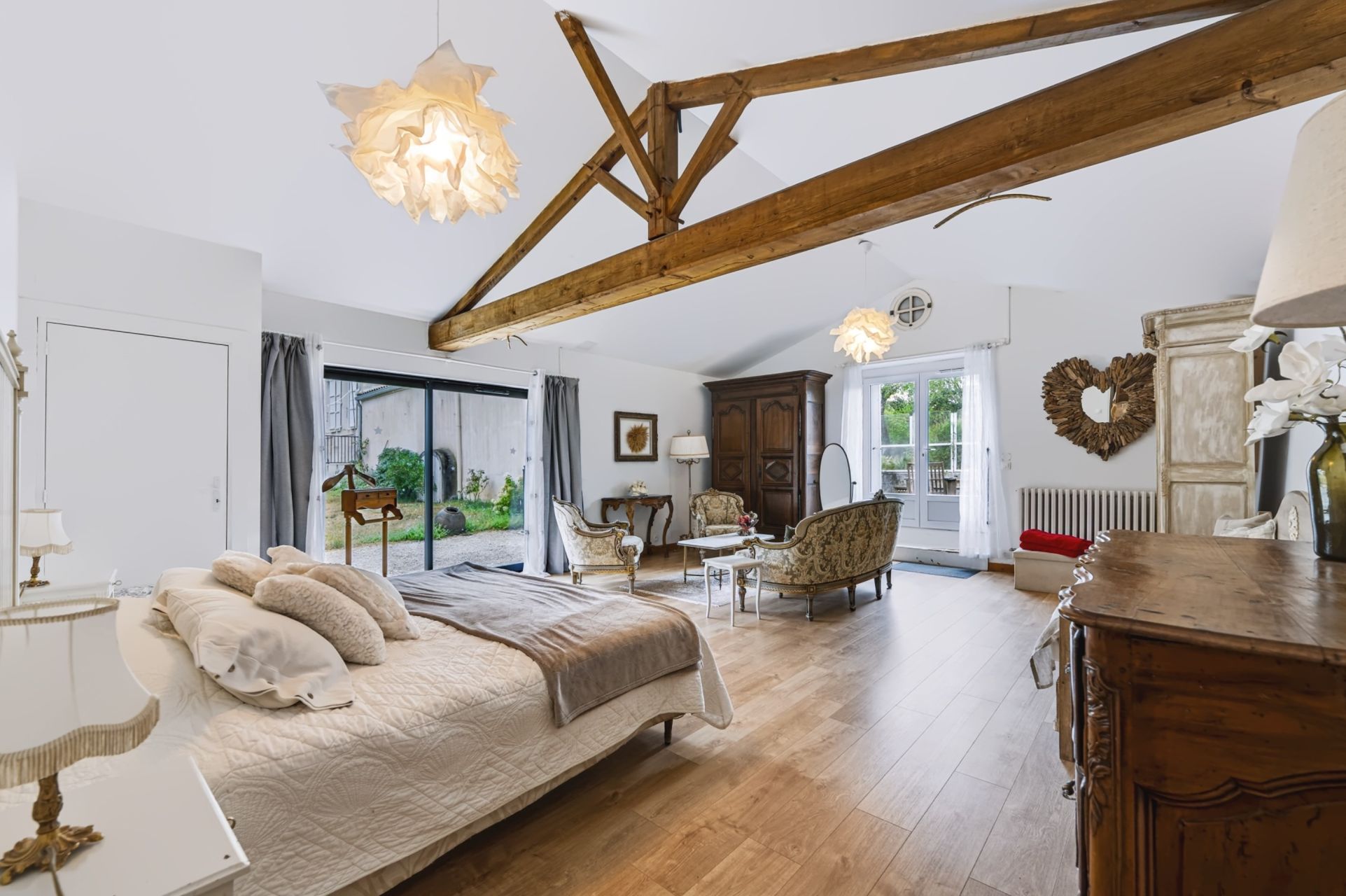 luxury house 17 Rooms for sale on ST HIPPOLYTE (17430)