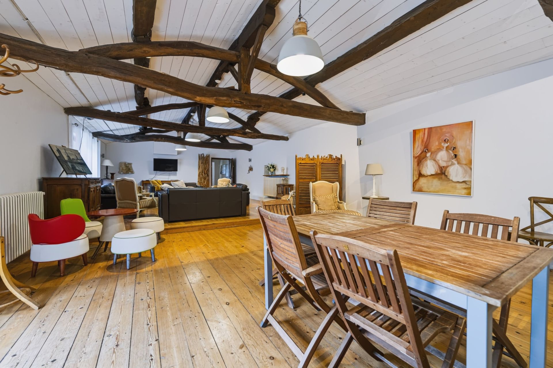 luxury house 17 Rooms for sale on ST HIPPOLYTE (17430)