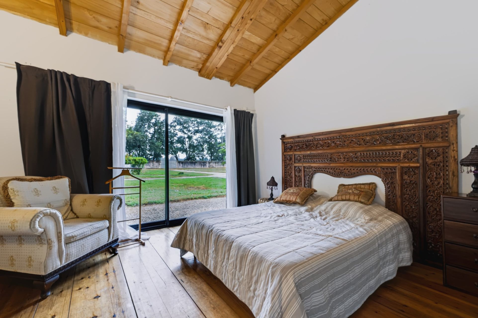 luxury house 17 Rooms for sale on ST HIPPOLYTE (17430)