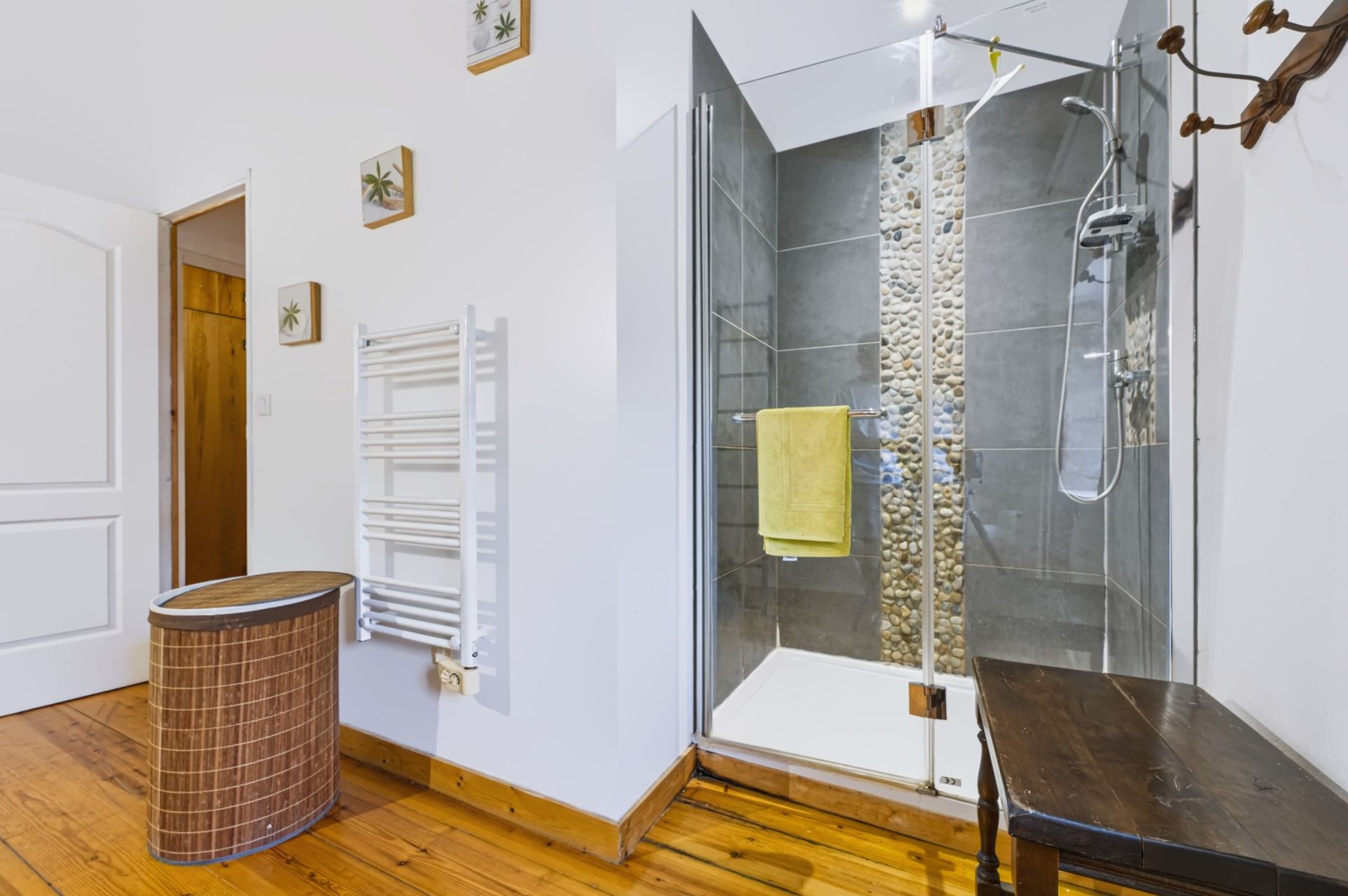 luxury house 17 Rooms for sale on ST HIPPOLYTE (17430)