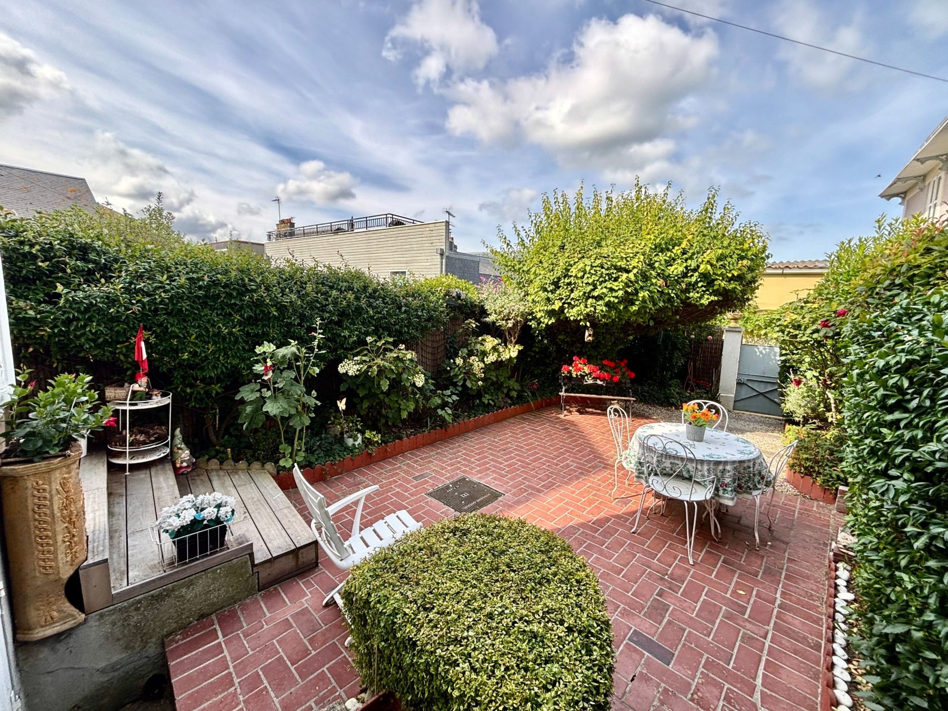 luxury house 4 Rooms for sale on TROUVILLE SUR MER (14360)