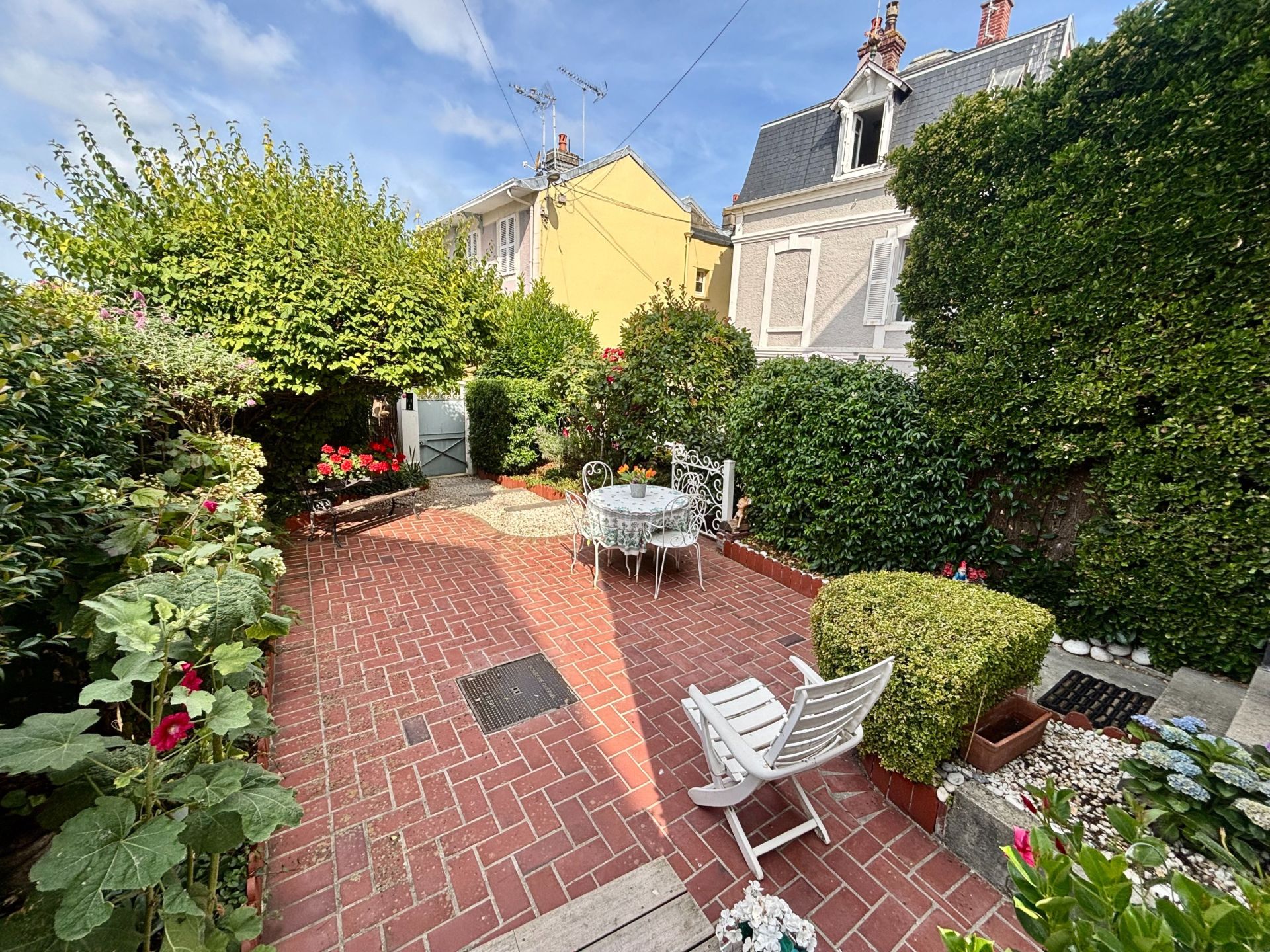 luxury house 4 Rooms for sale on TROUVILLE SUR MER (14360)