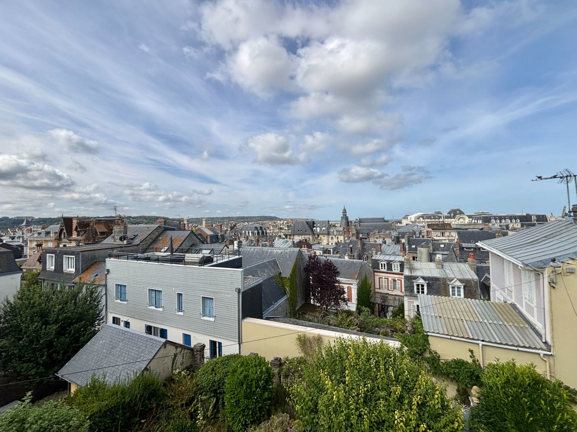 luxury house 4 Rooms for sale on TROUVILLE SUR MER (14360)